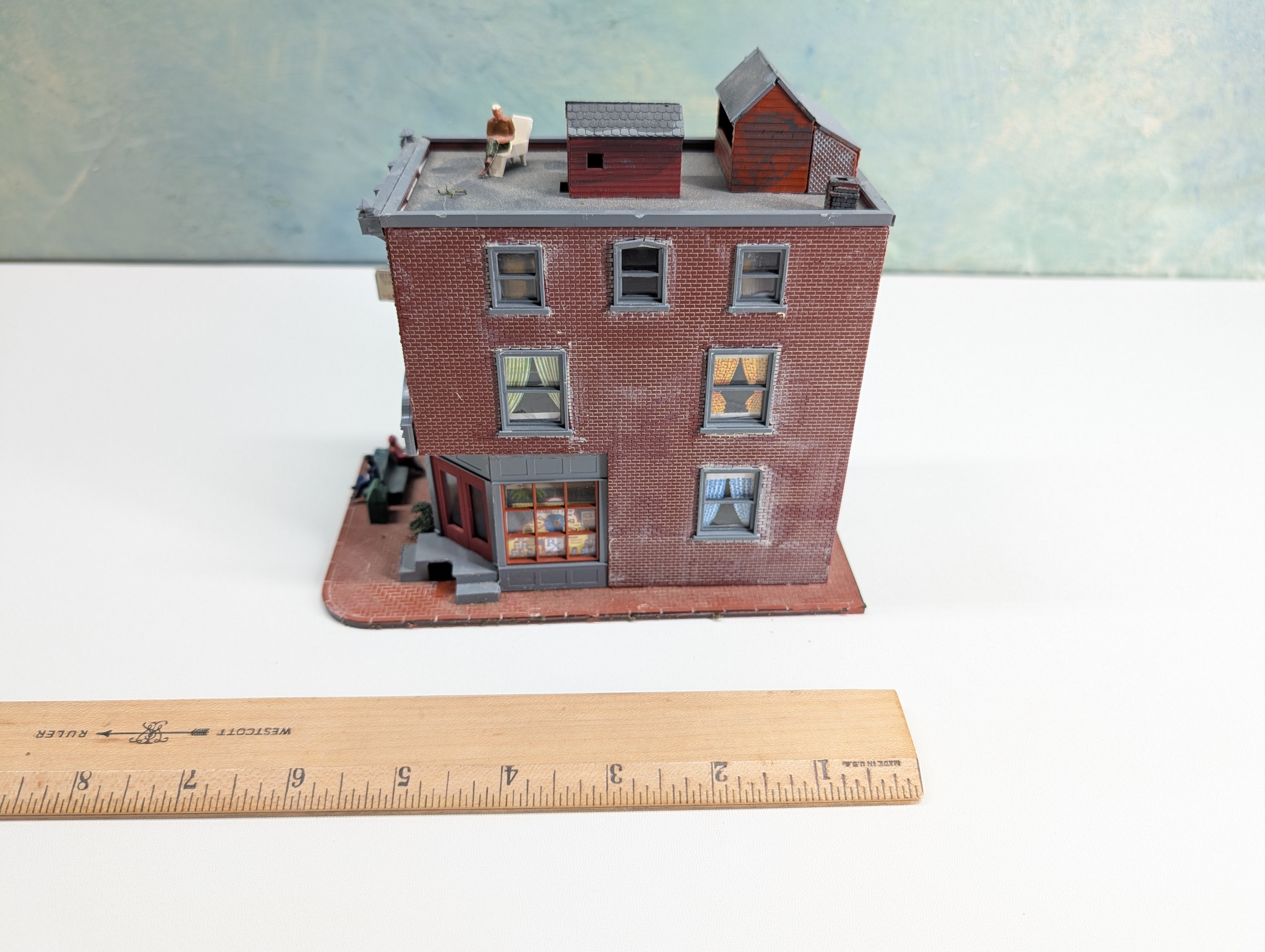USED HO Scale Corner Store w/ Added Details, Brick