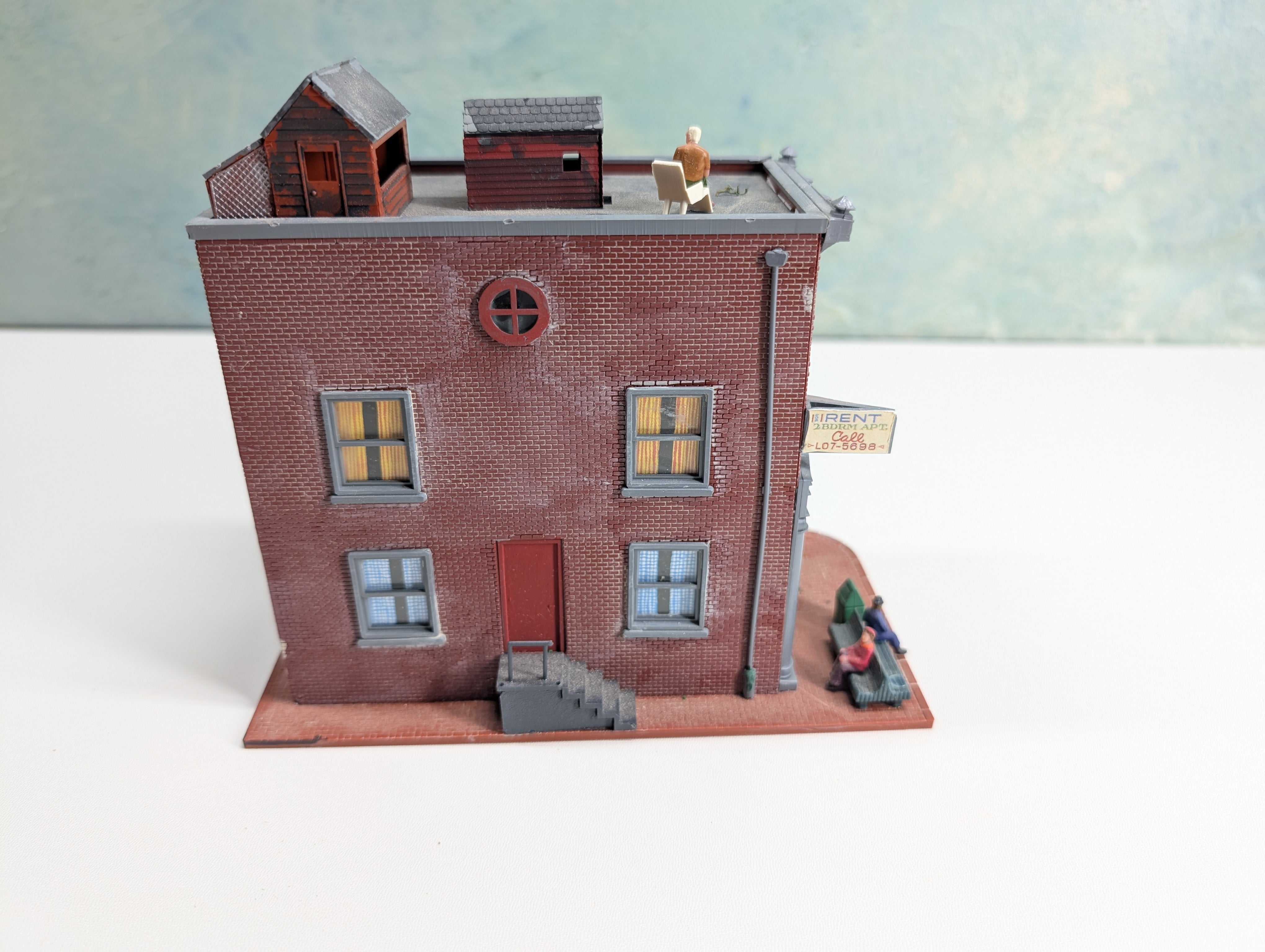 USED HO Scale Corner Store w/ Added Details, Brick
