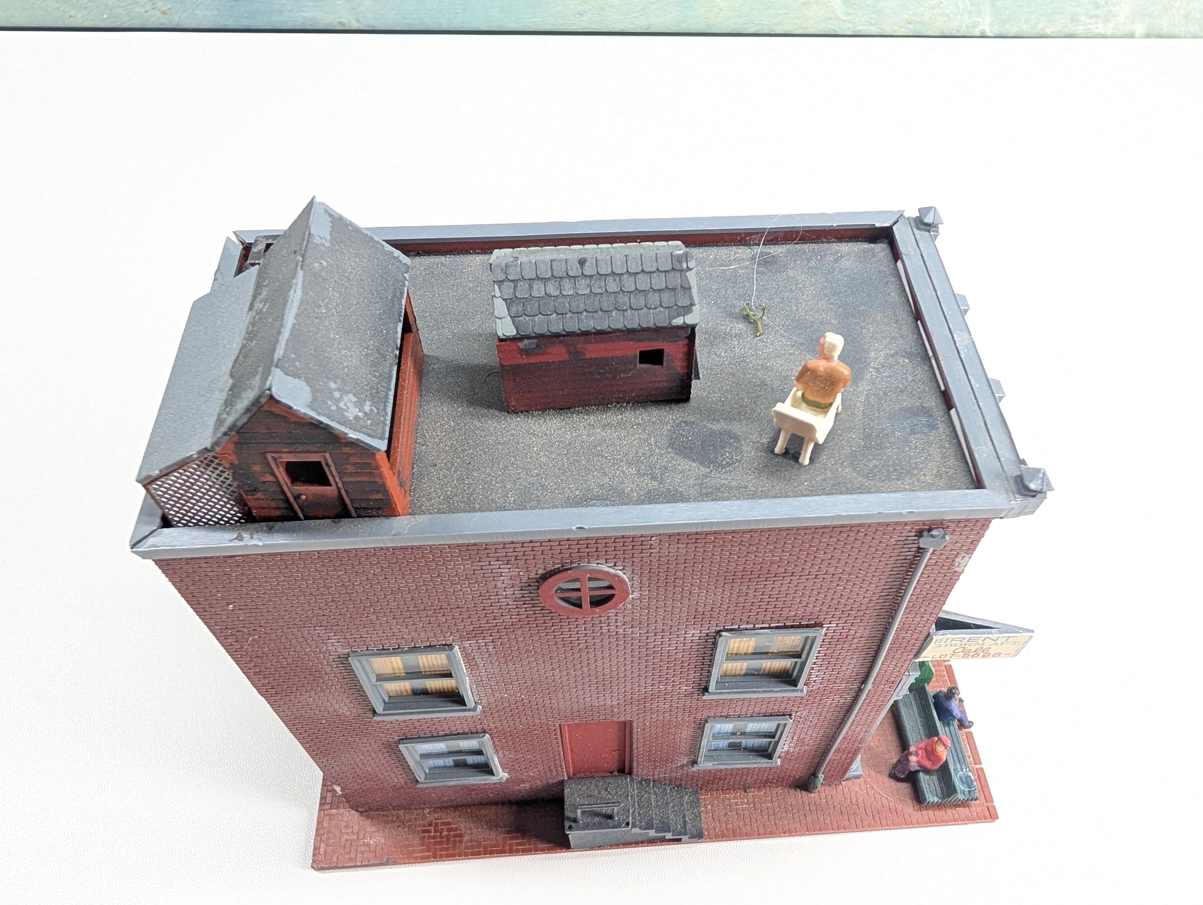 USED HO Scale Corner Store w/ Added Details, Brick