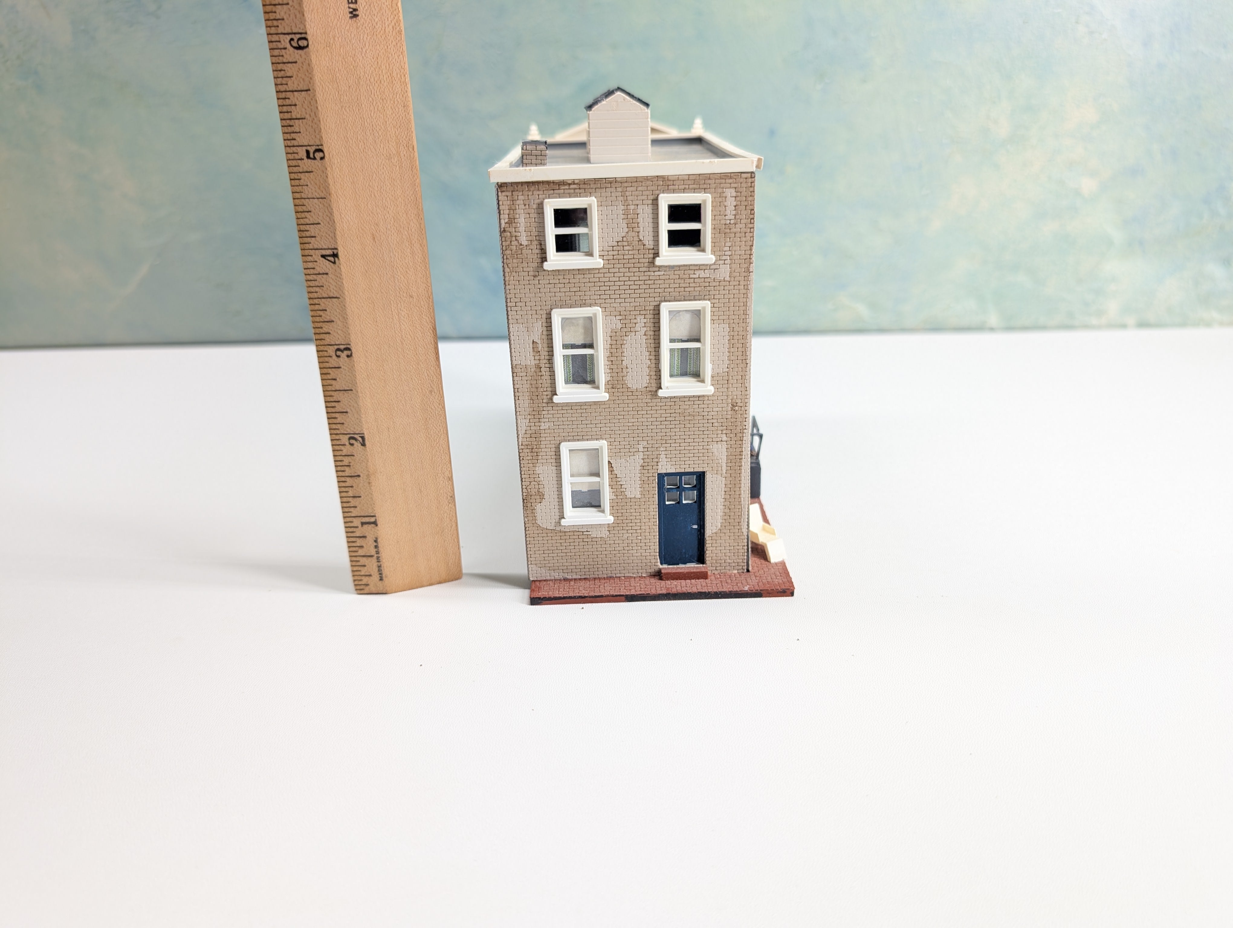USED HO Scale Brown Brick Storefront w/ Added Details, O'Weed's Greenery