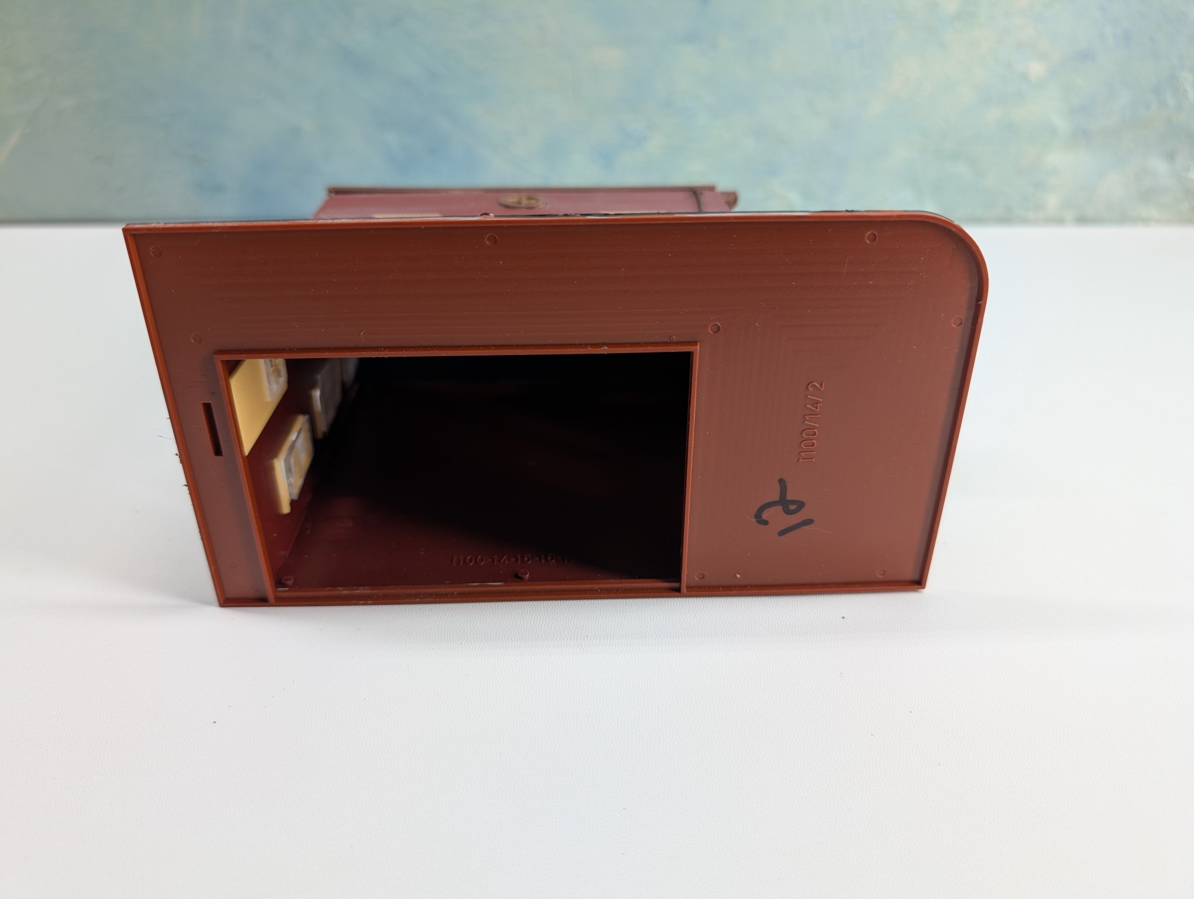 USED HO Scale Brick Storefront w/ Added Details, 2nd Hand Rose