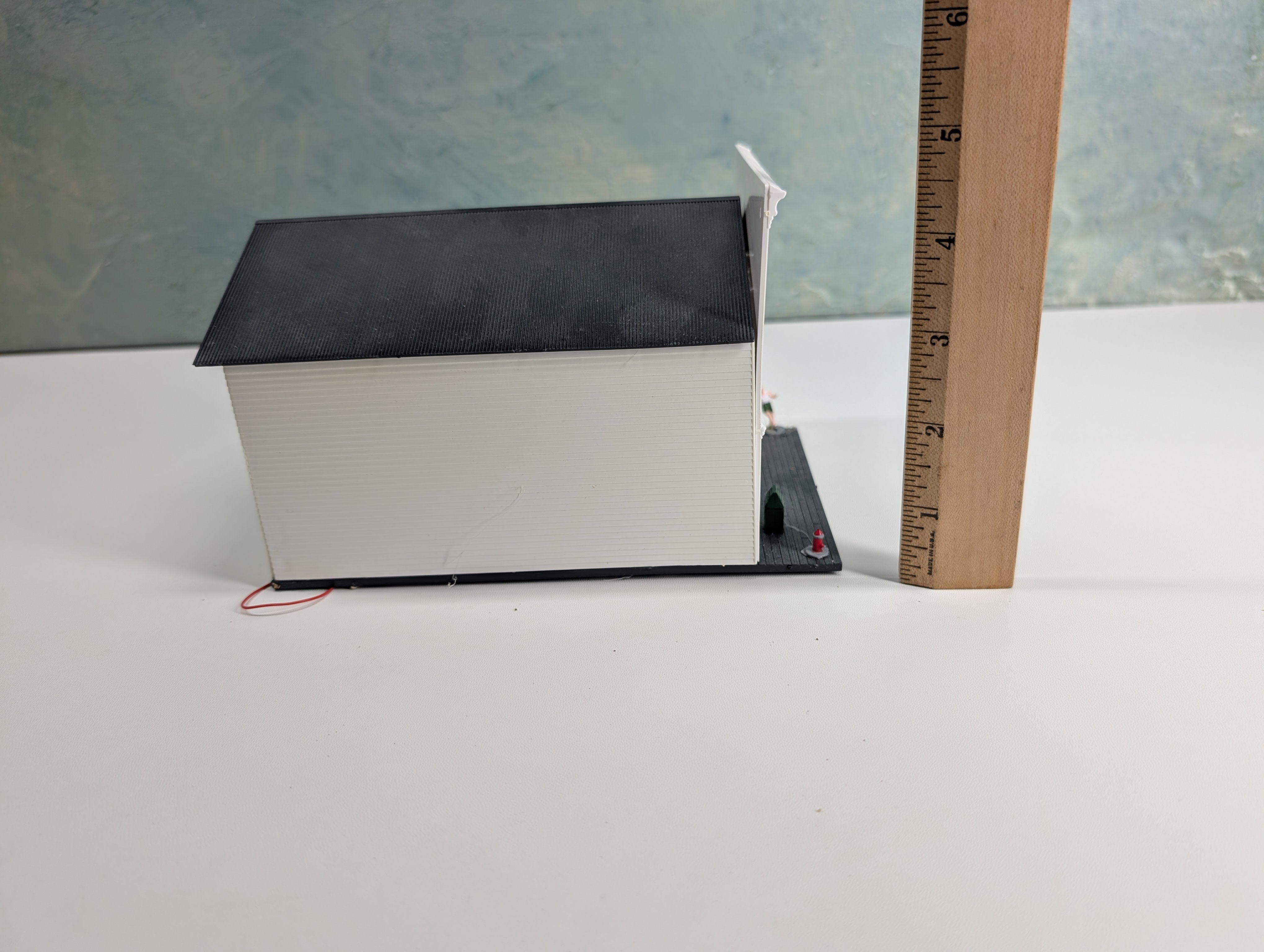 USED HO Scale White Store, Amazing Electronic Products