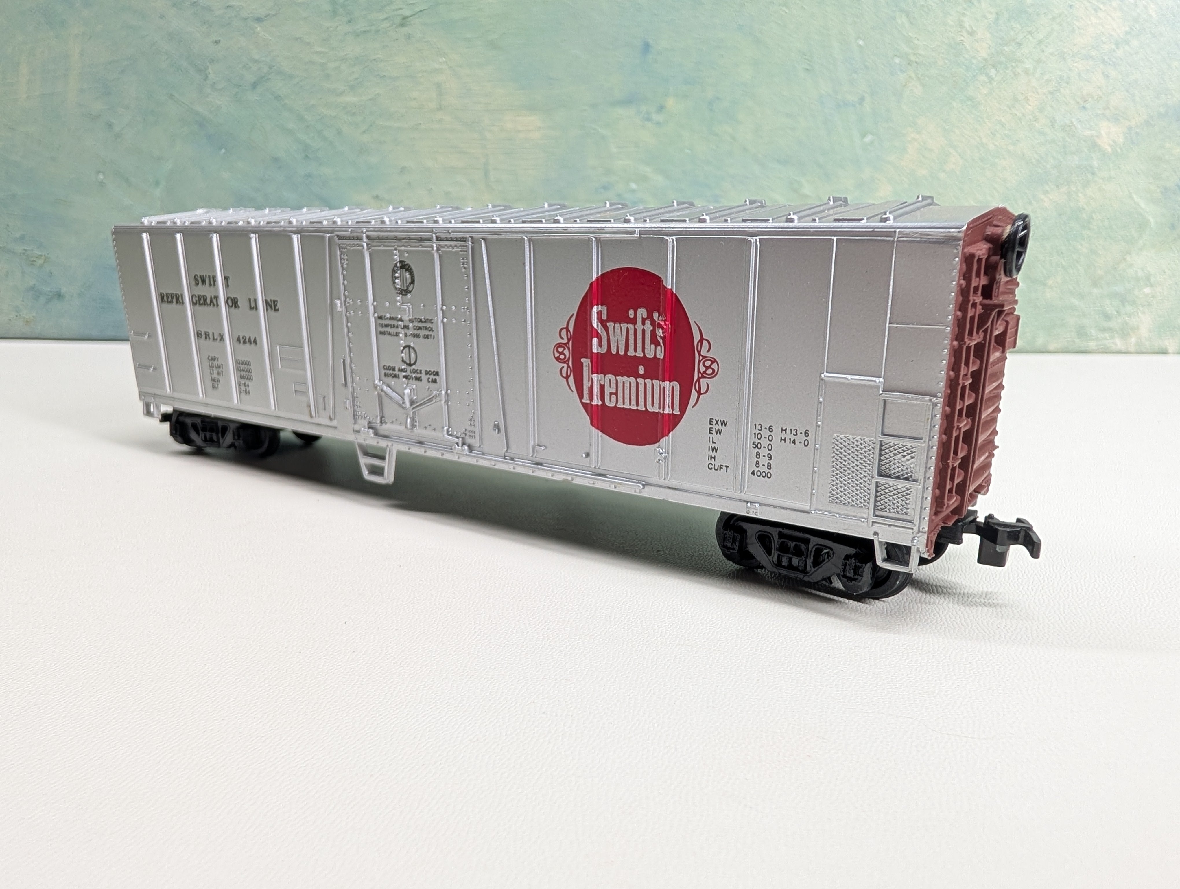 USED Bachmann HO Scale 50' Box Car Swift Refrigerator Line SRLX #4244