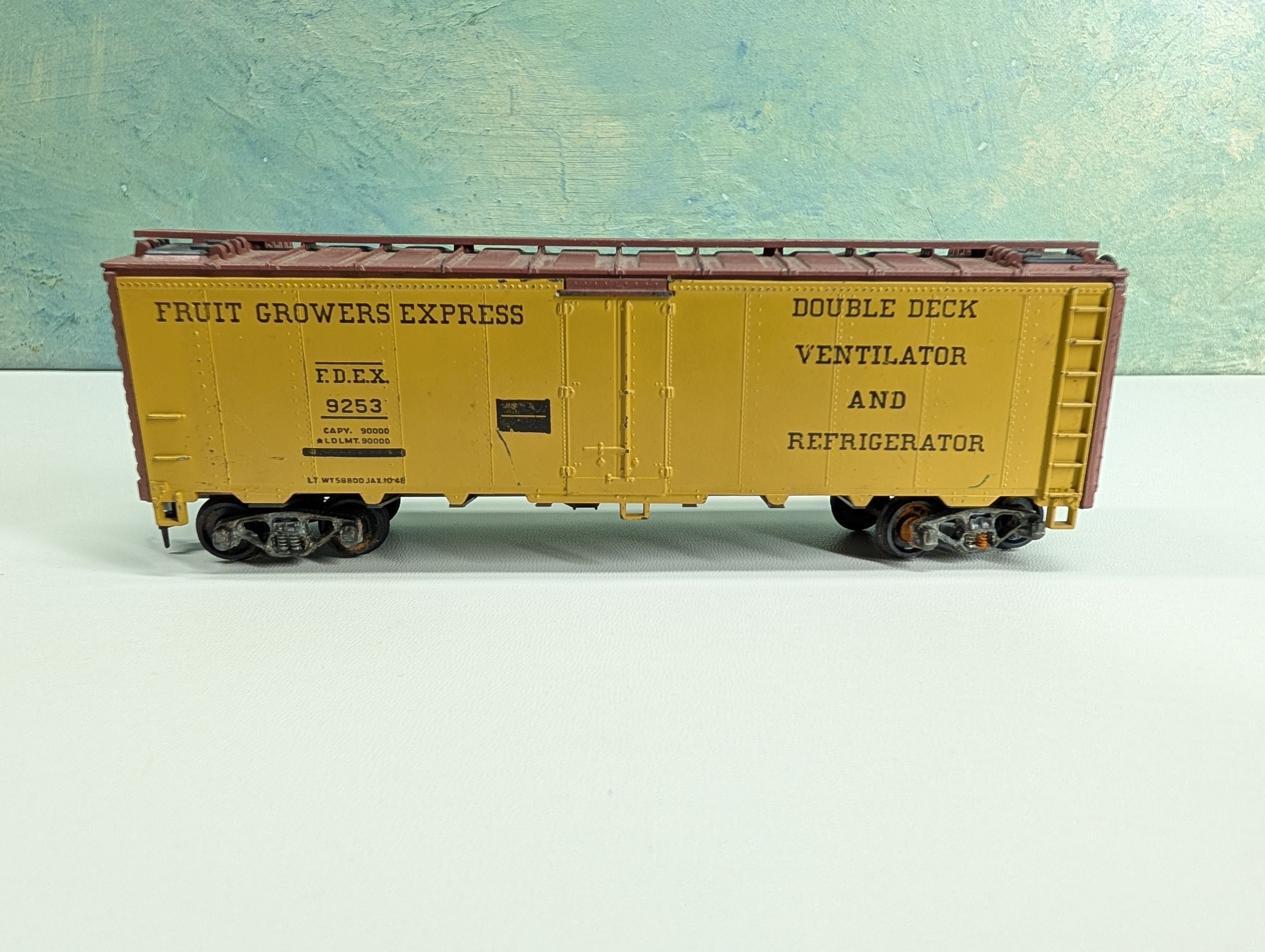 USED Athearn HO Scale 40' Reefer Box Car Fruit Growers Express FDEX #9253