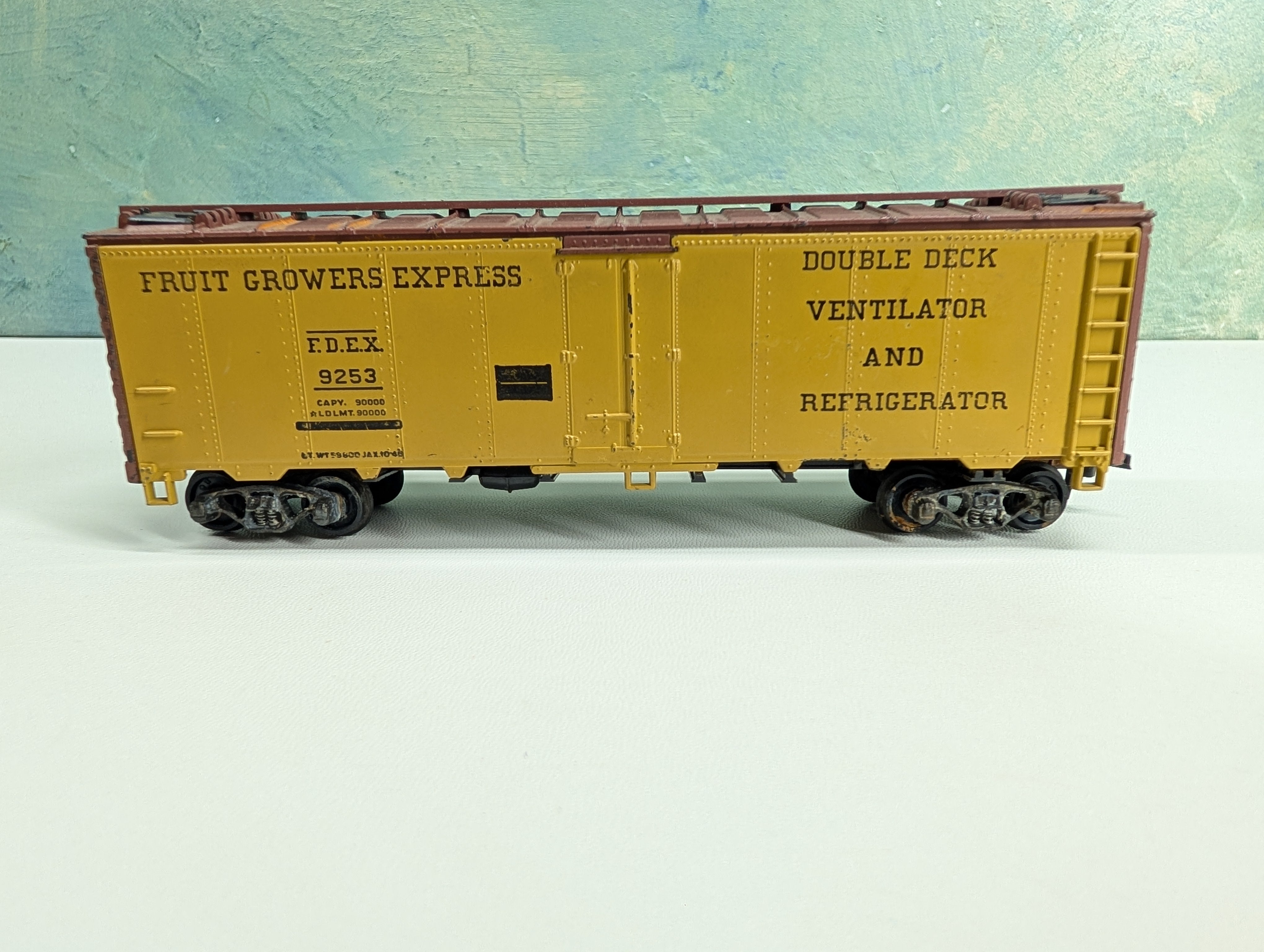 USED Athearn HO Scale 40' Reefer Box Car Fruit Growers Express FDEX #9253