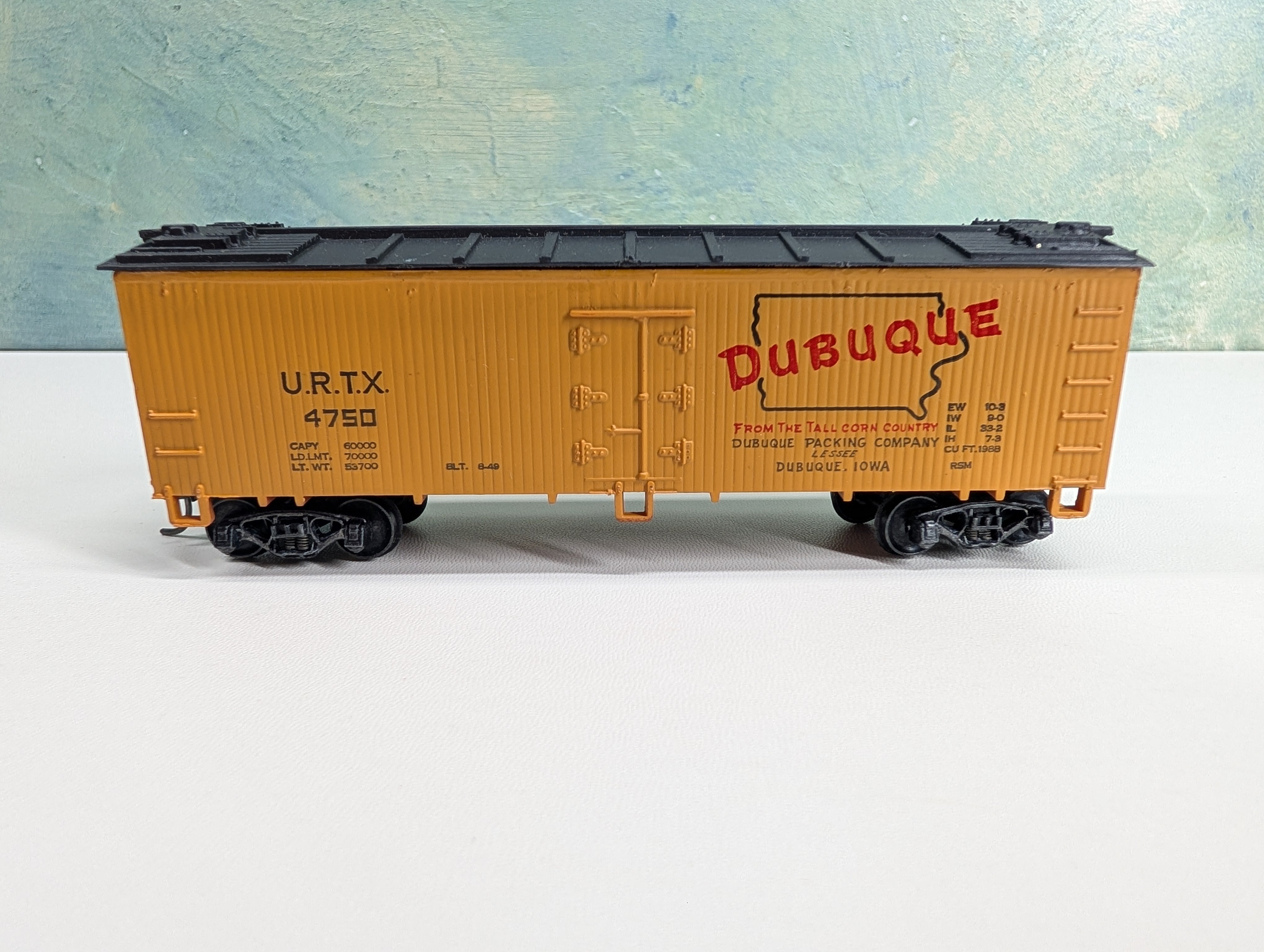 USED Life-Like HO Scale 38' Wooden Reefer Box Car Dubuque URTX #4750 Upgraded Trucks
