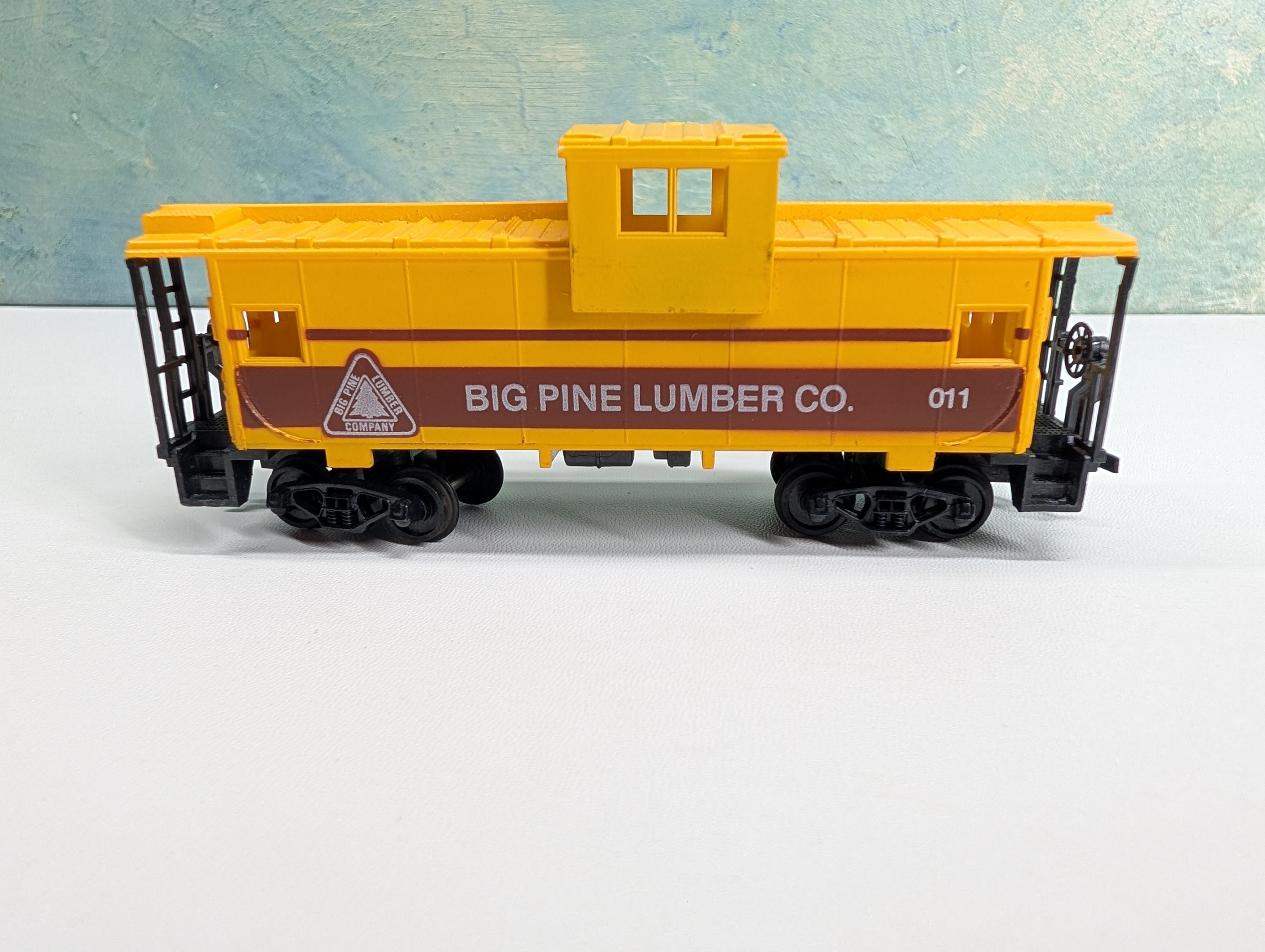 USED Cox HO Scale Caboose Big Pine Lumber Co #011