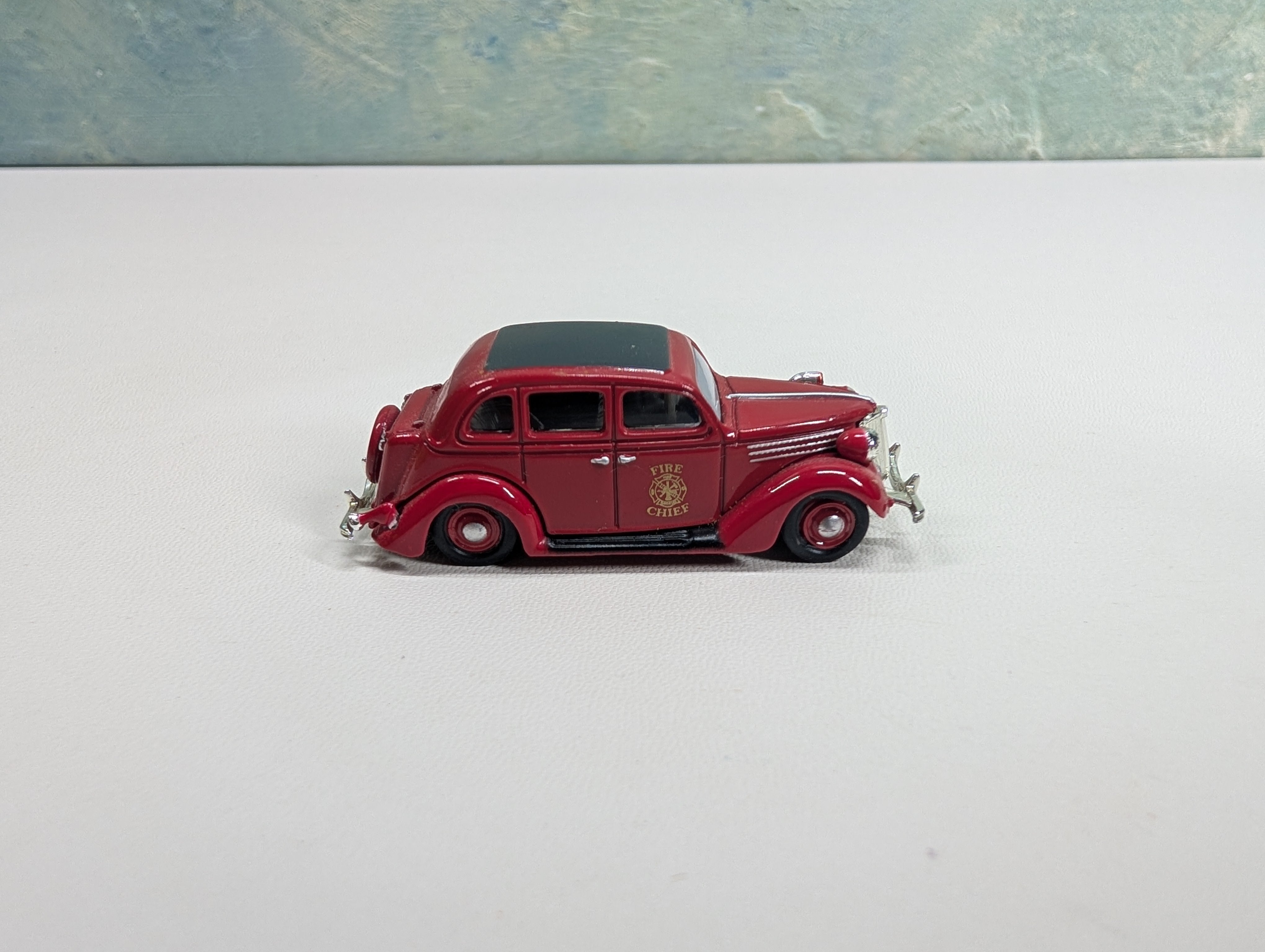 USED Classic Metal Works HO Scale 1936 ForDor Fire Chief, Red