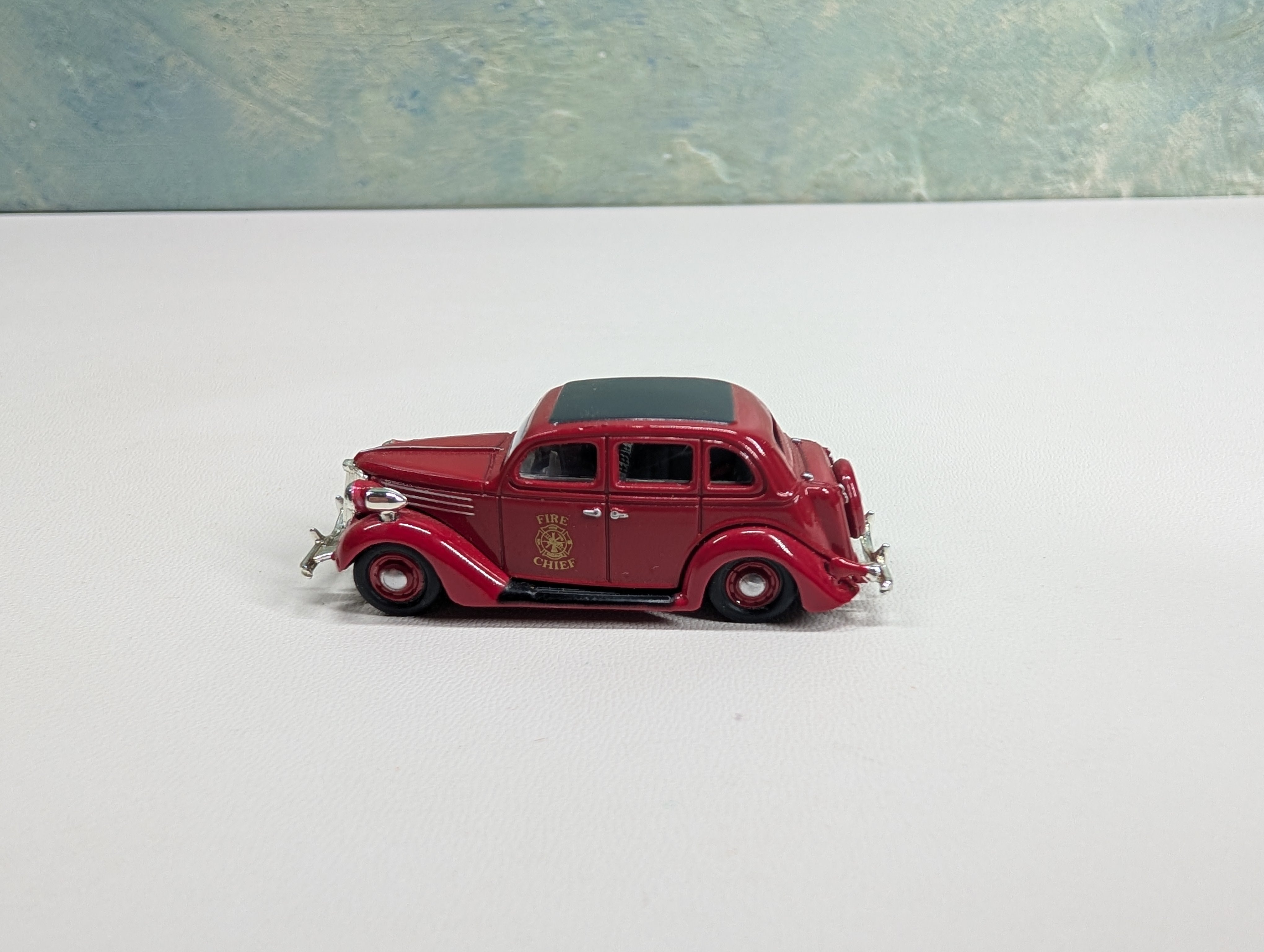 USED Classic Metal Works HO Scale 1936 ForDor Fire Chief, Red