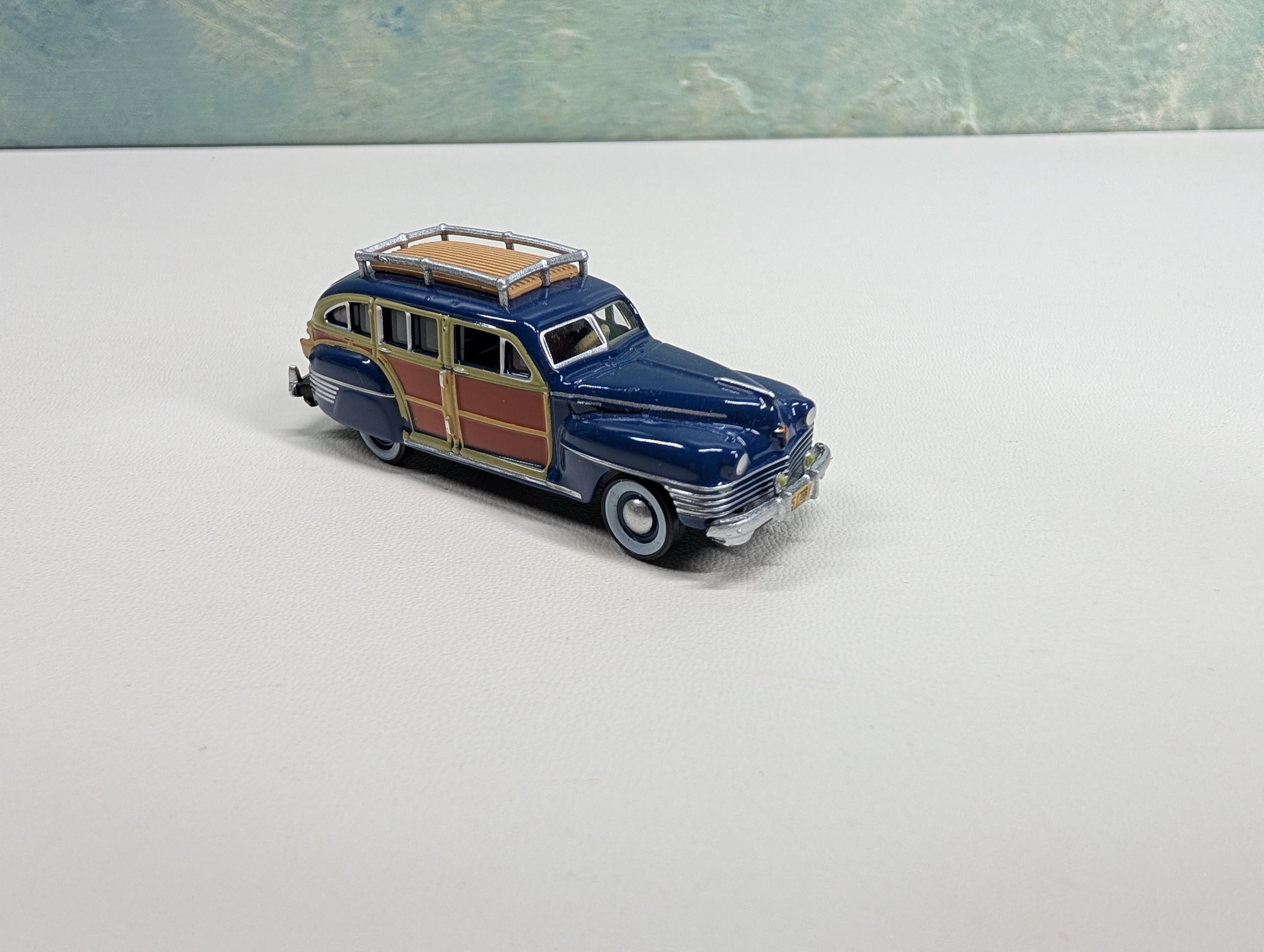 USED Oxford Diecast HO Scale Chrysler T&C Woody Wagon, Blue