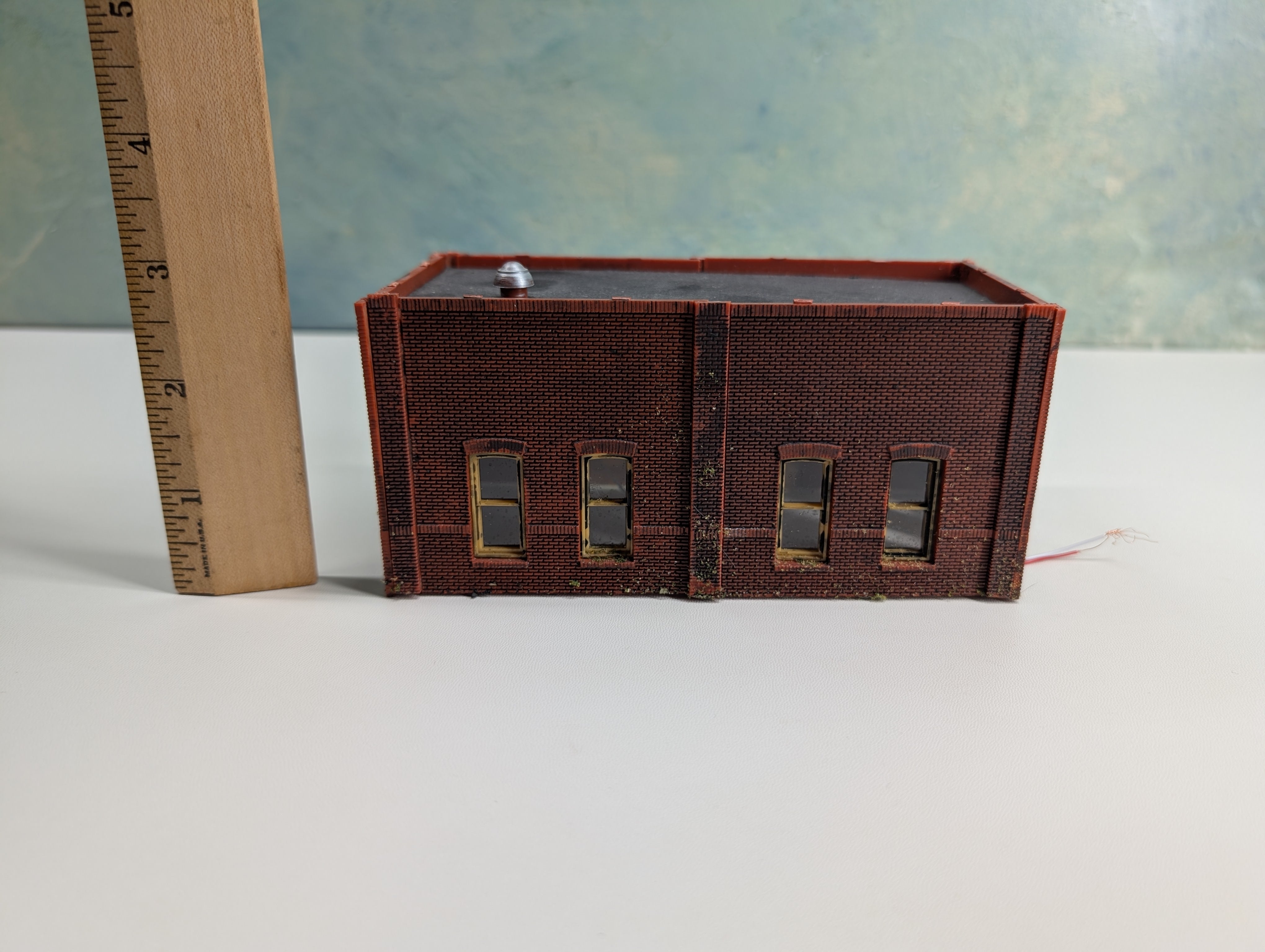 USED HO Scale Brick Warehouse, Workshop, Weathered