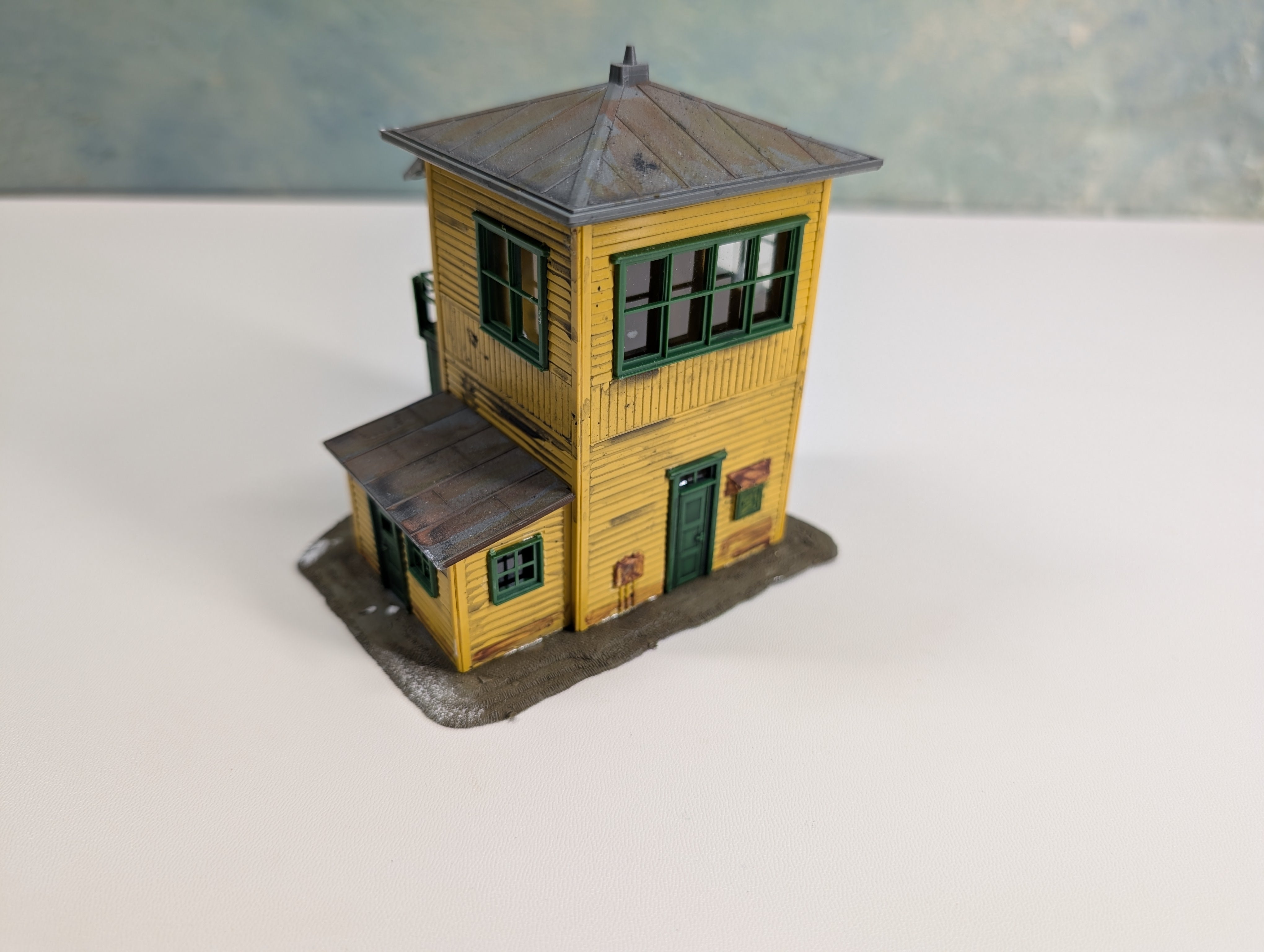 USED Tyco HO Scale Signal Tower, Weathered