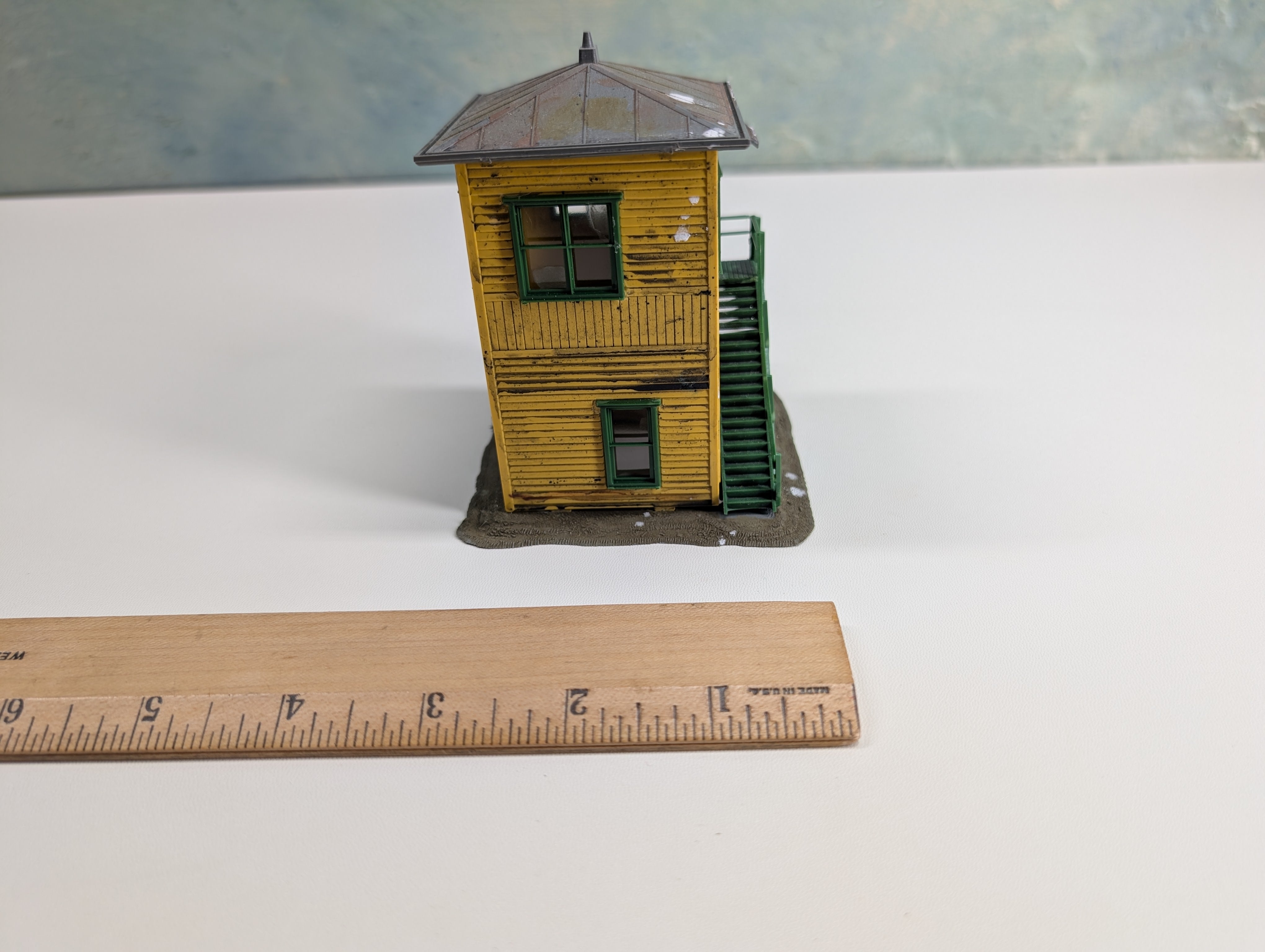 USED Tyco HO Scale Signal Tower, Weathered