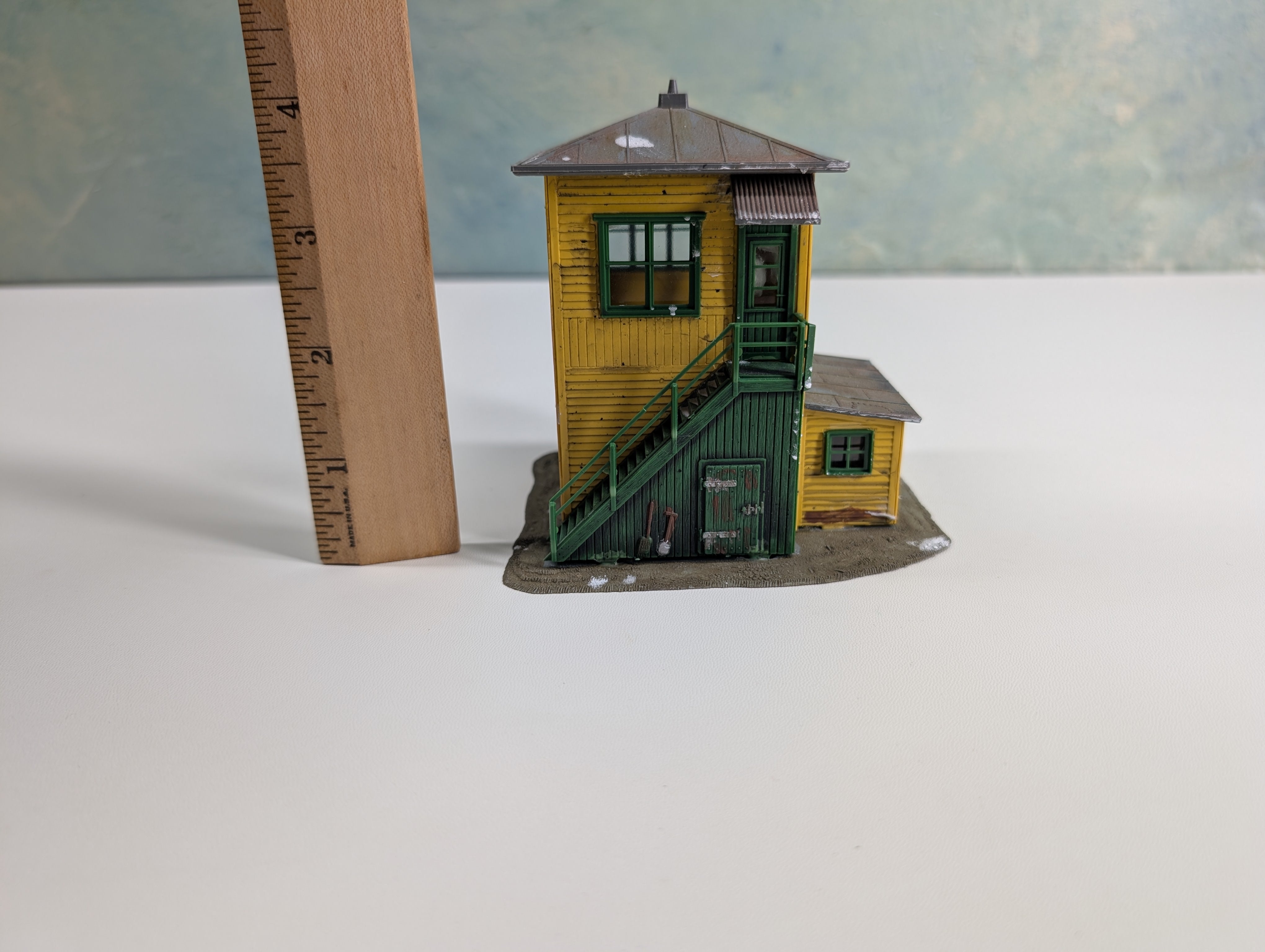 USED Tyco HO Scale Signal Tower, Weathered