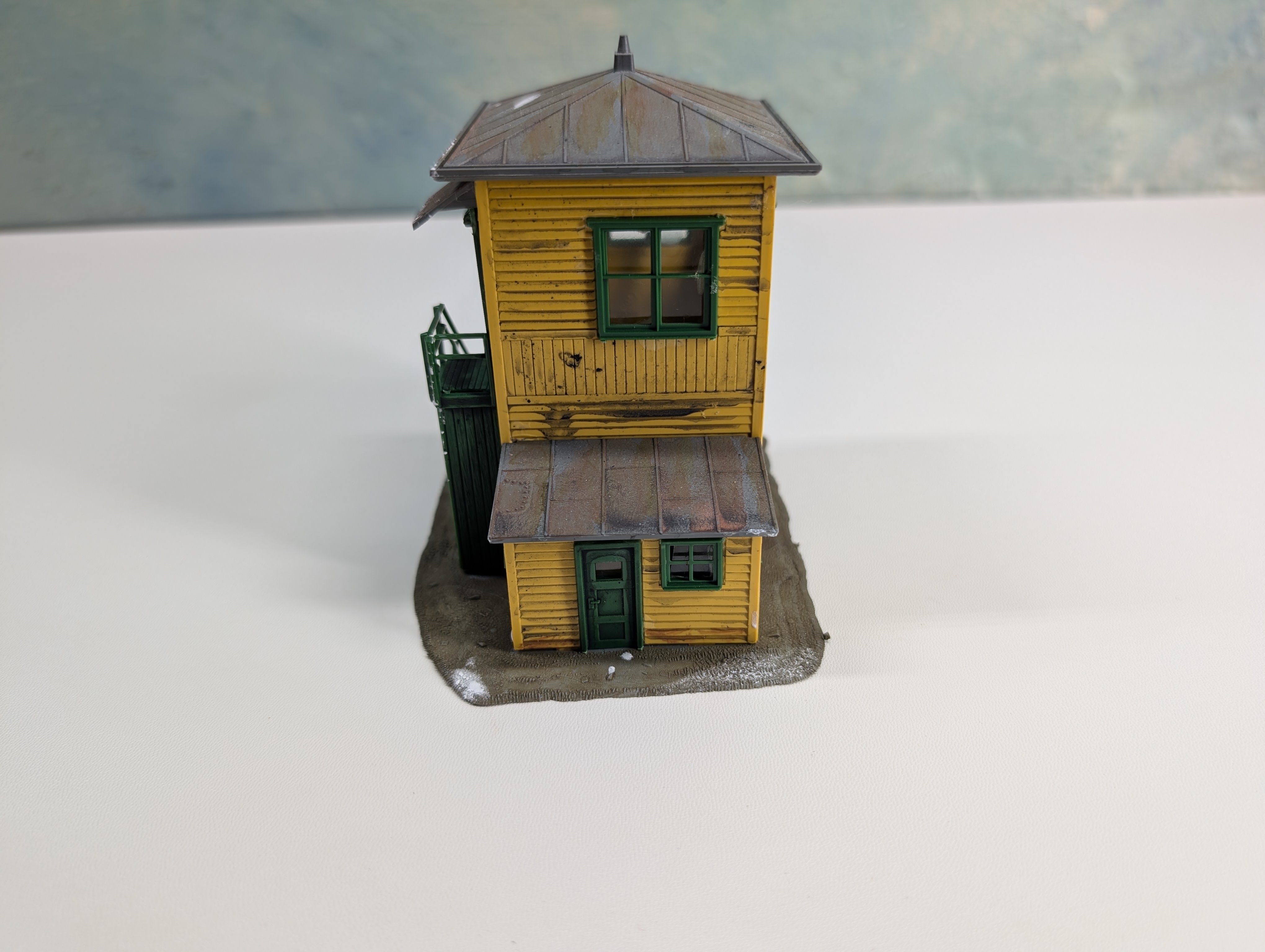USED Tyco HO Scale Signal Tower, Weathered