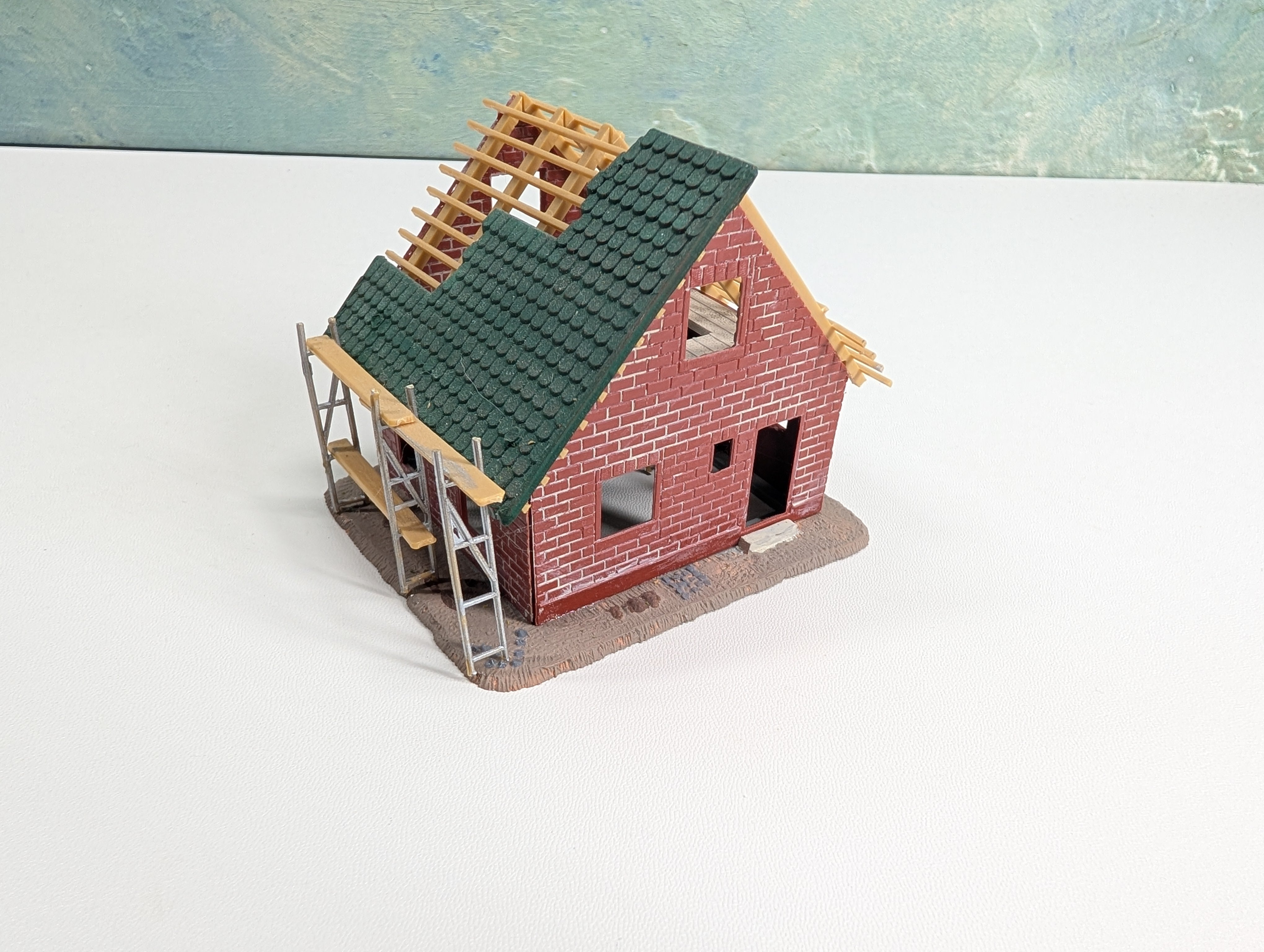 USED HO Scale Brick Home Under Construction, Green Roof