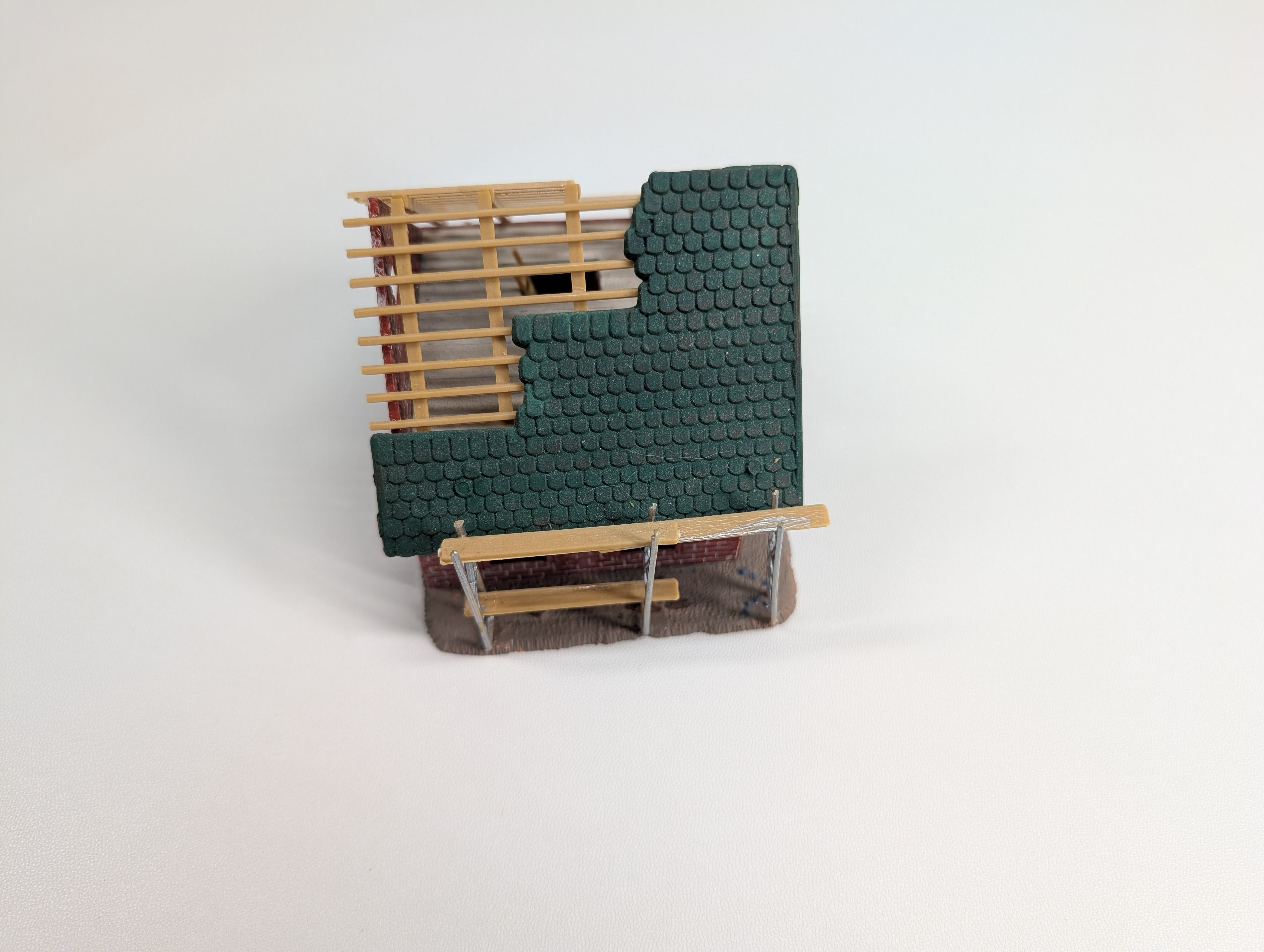 USED HO Scale Brick Home Under Construction, Green Roof