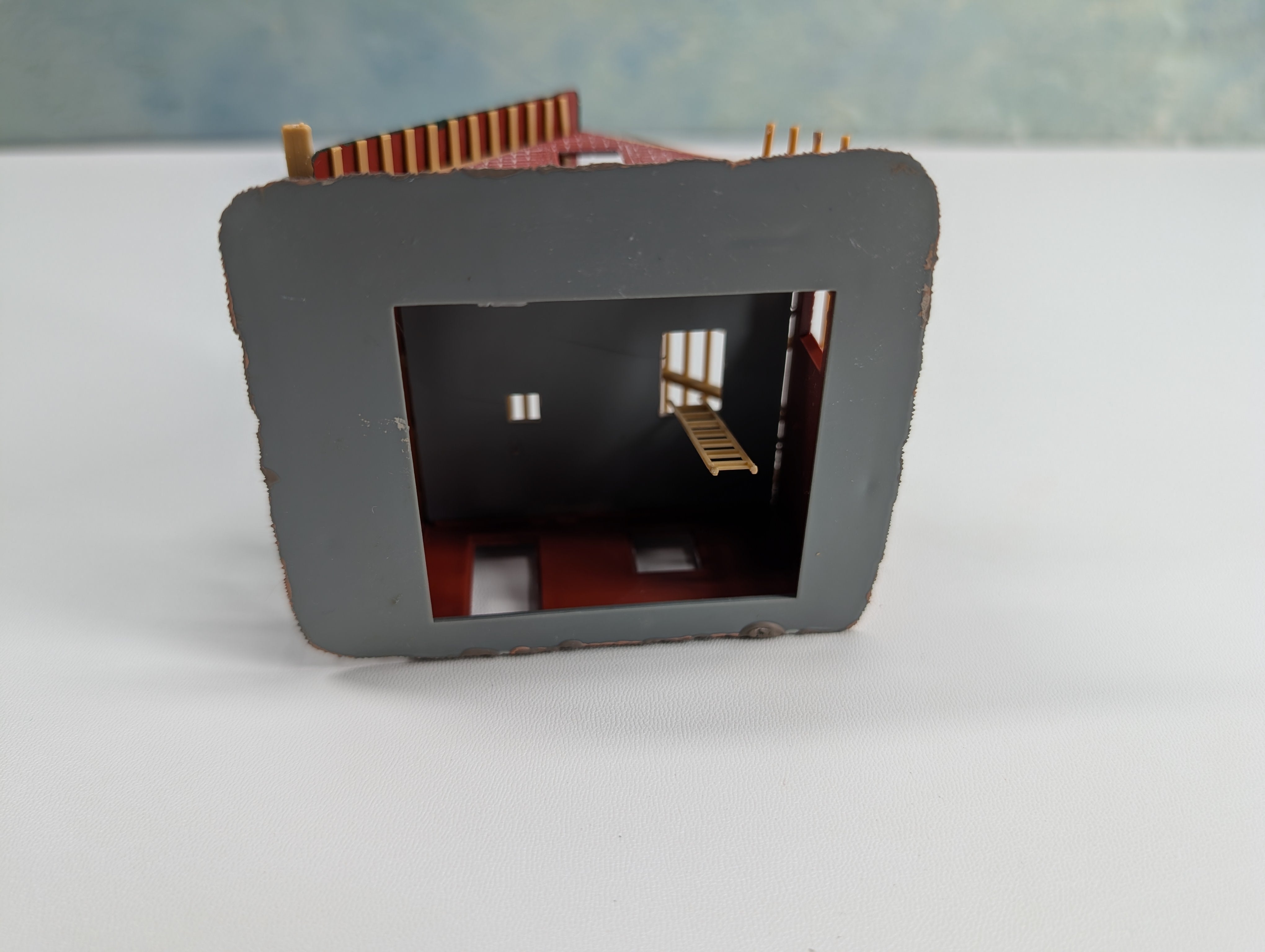USED HO Scale Brick Home Under Construction, Green Roof