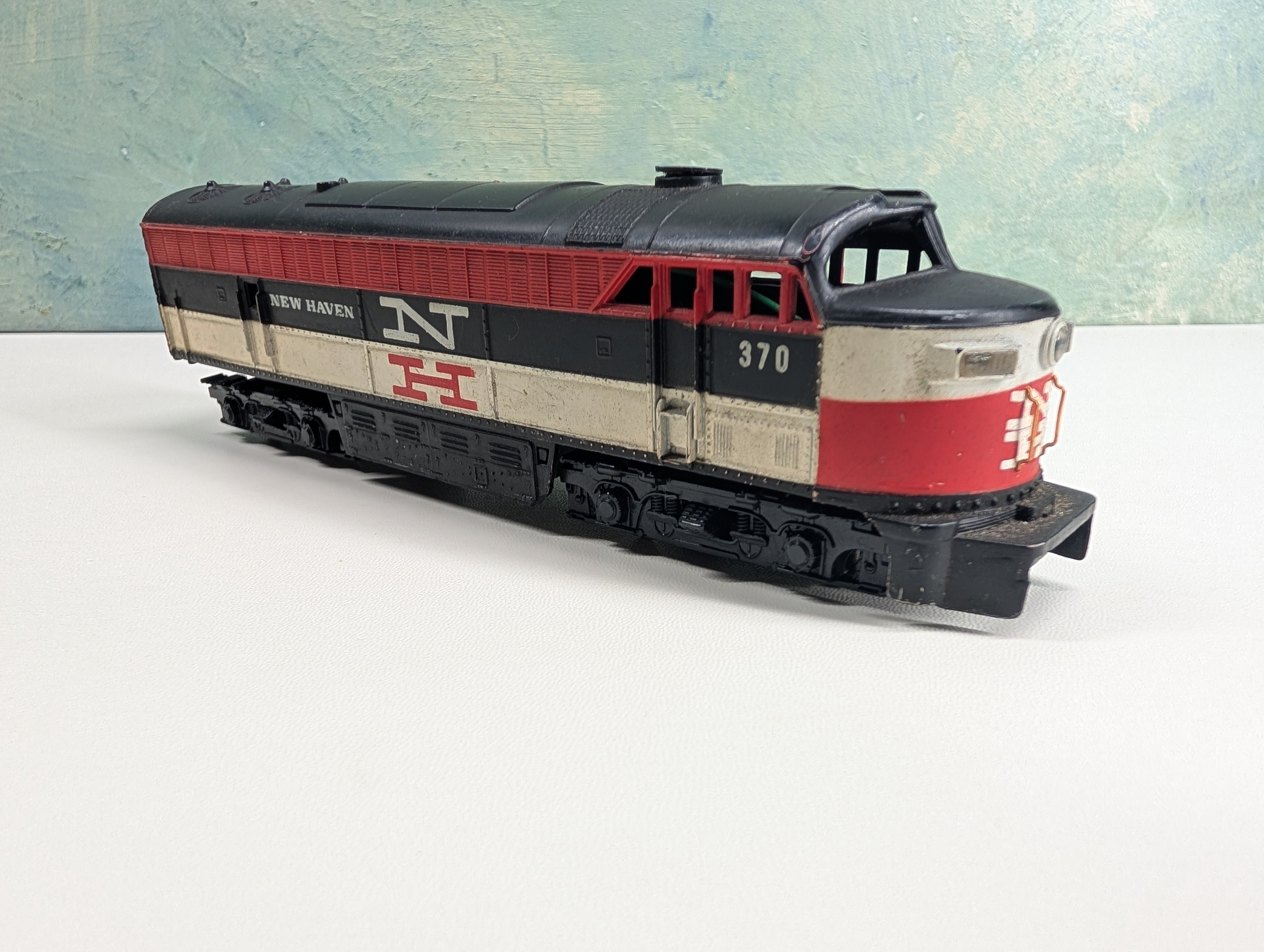 USED AHM HO Scale FM C-Liner Diesel Locomotive New Haven NH #370 Tested! DC
