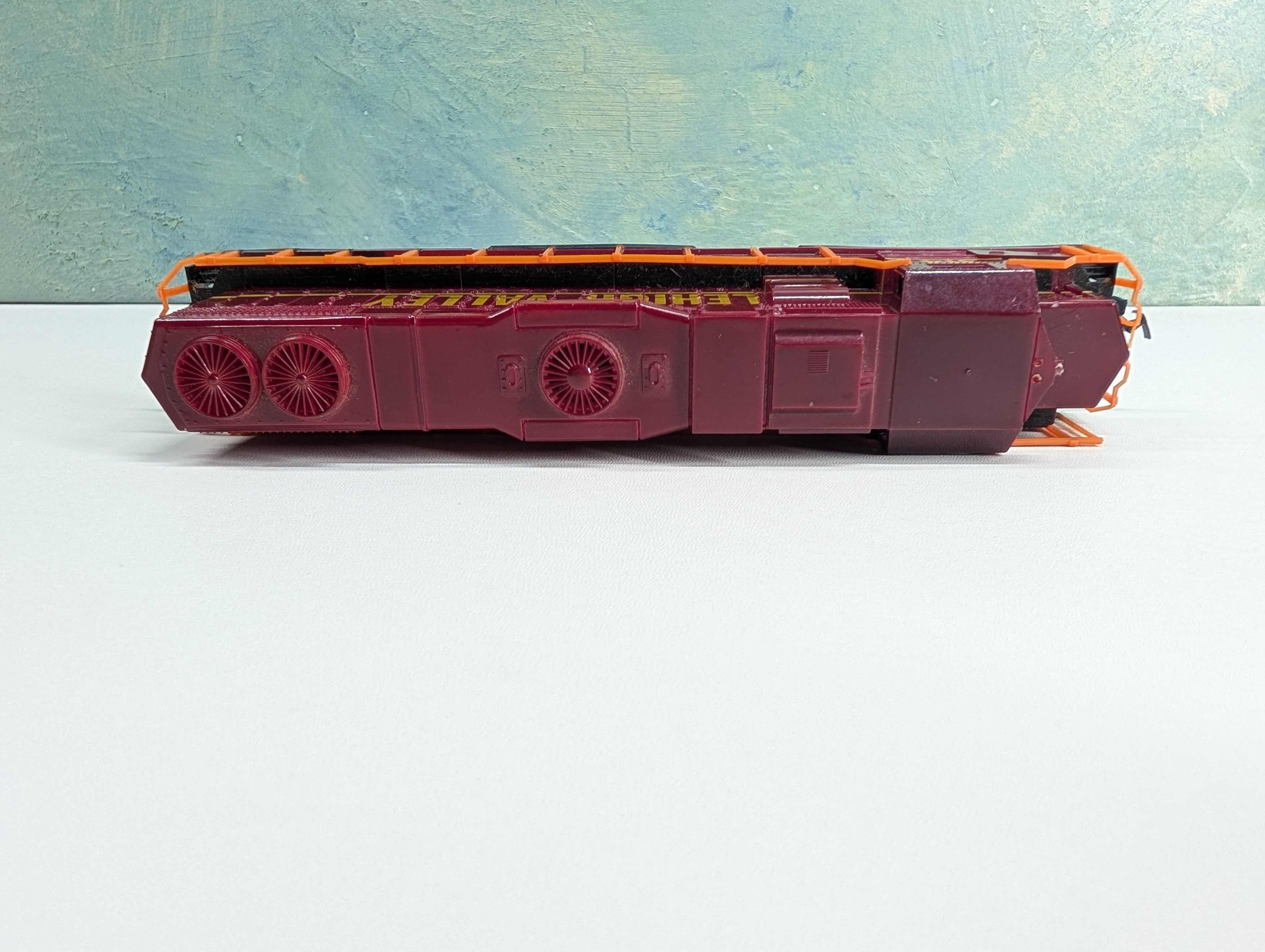 USED Life-Like HO Scale GP38 Diesel Locomotive Lehigh Valley LV #314 Parts/Repairs DC
