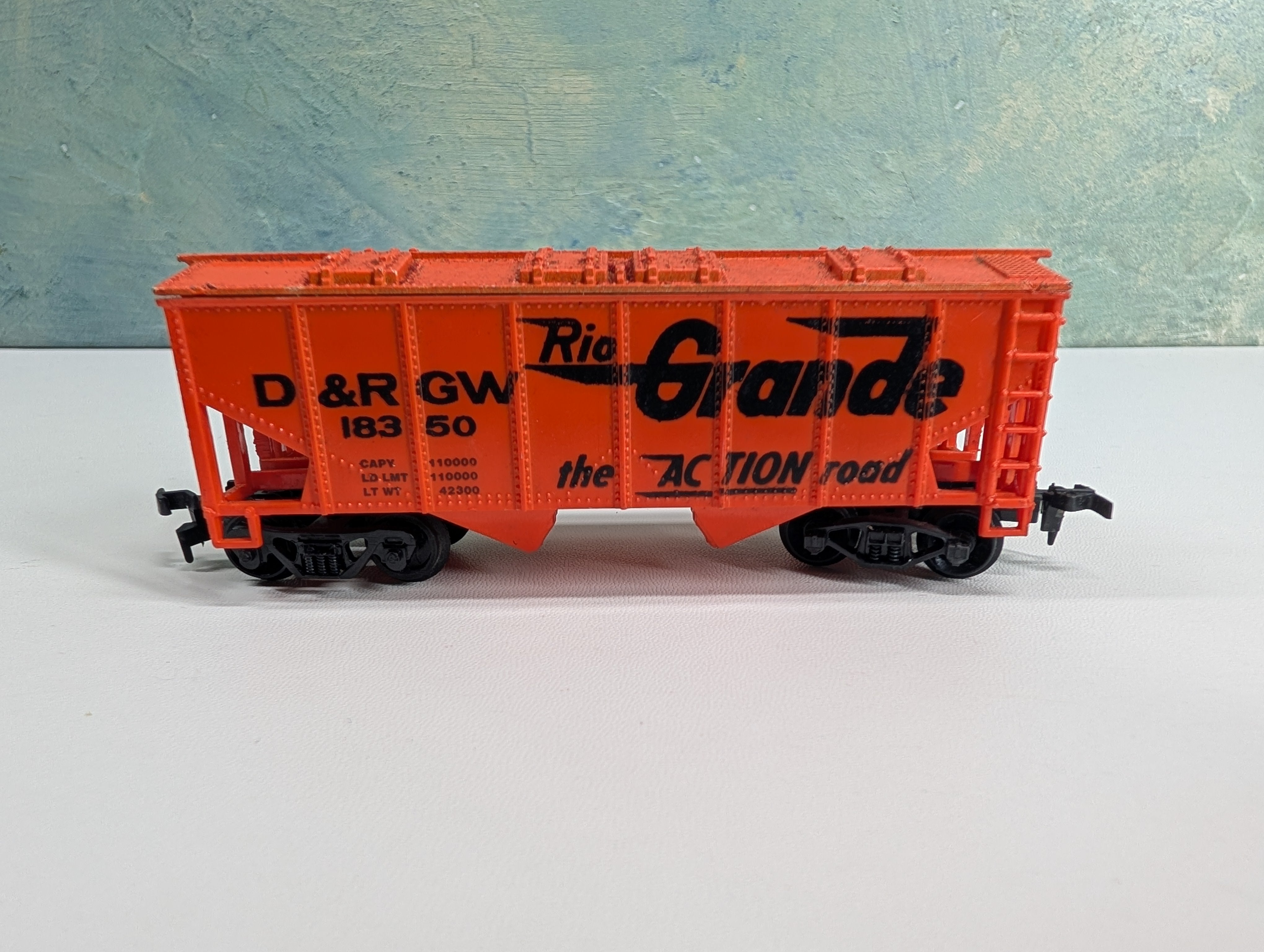 USED Life-Like HO Scale 2 Bay Covered Hopper Rio Grande D&RGW #18350