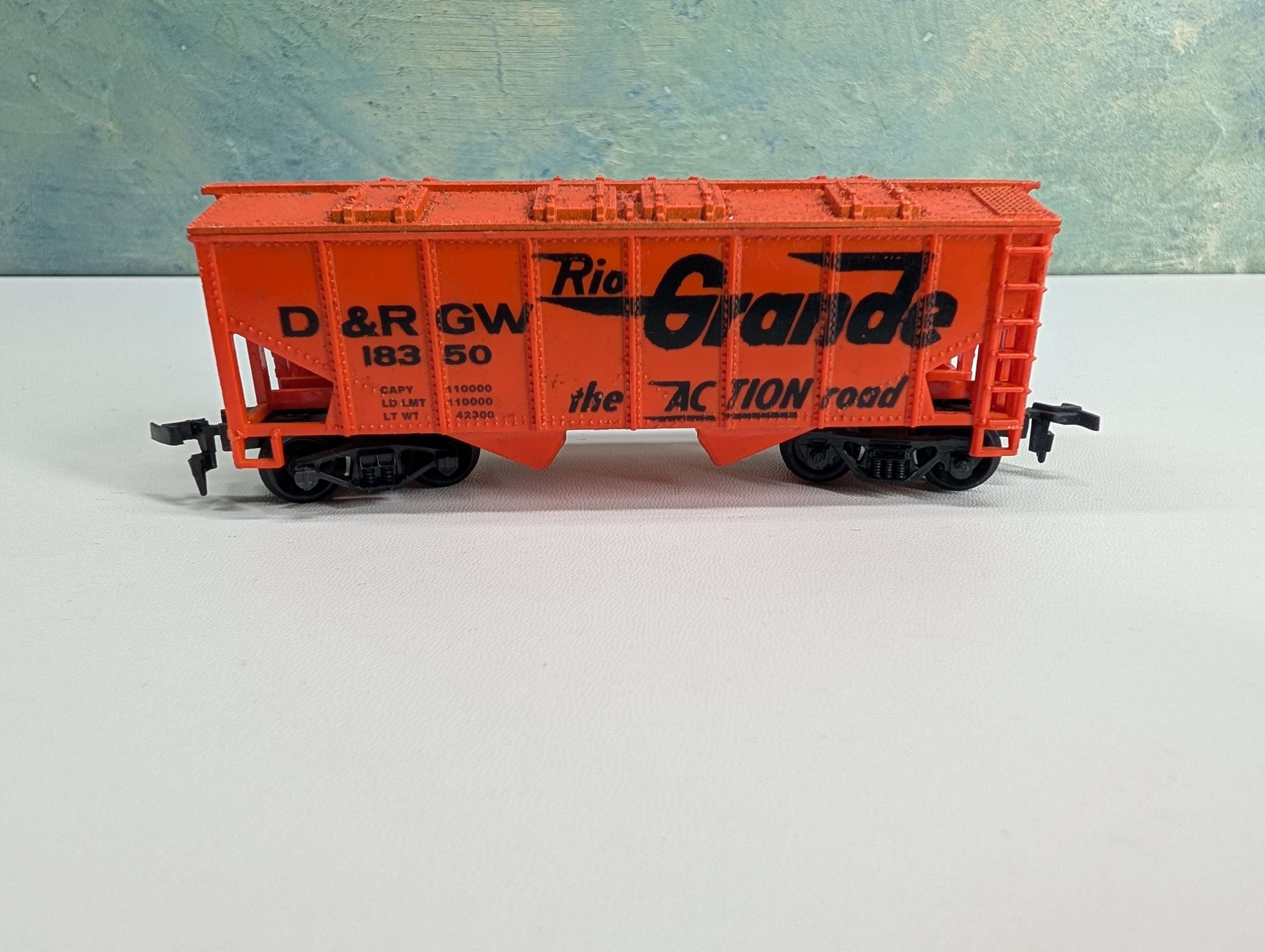 USED Life-Like HO Scale 2 Bay Covered Hopper Rio Grande D&RGW #18350