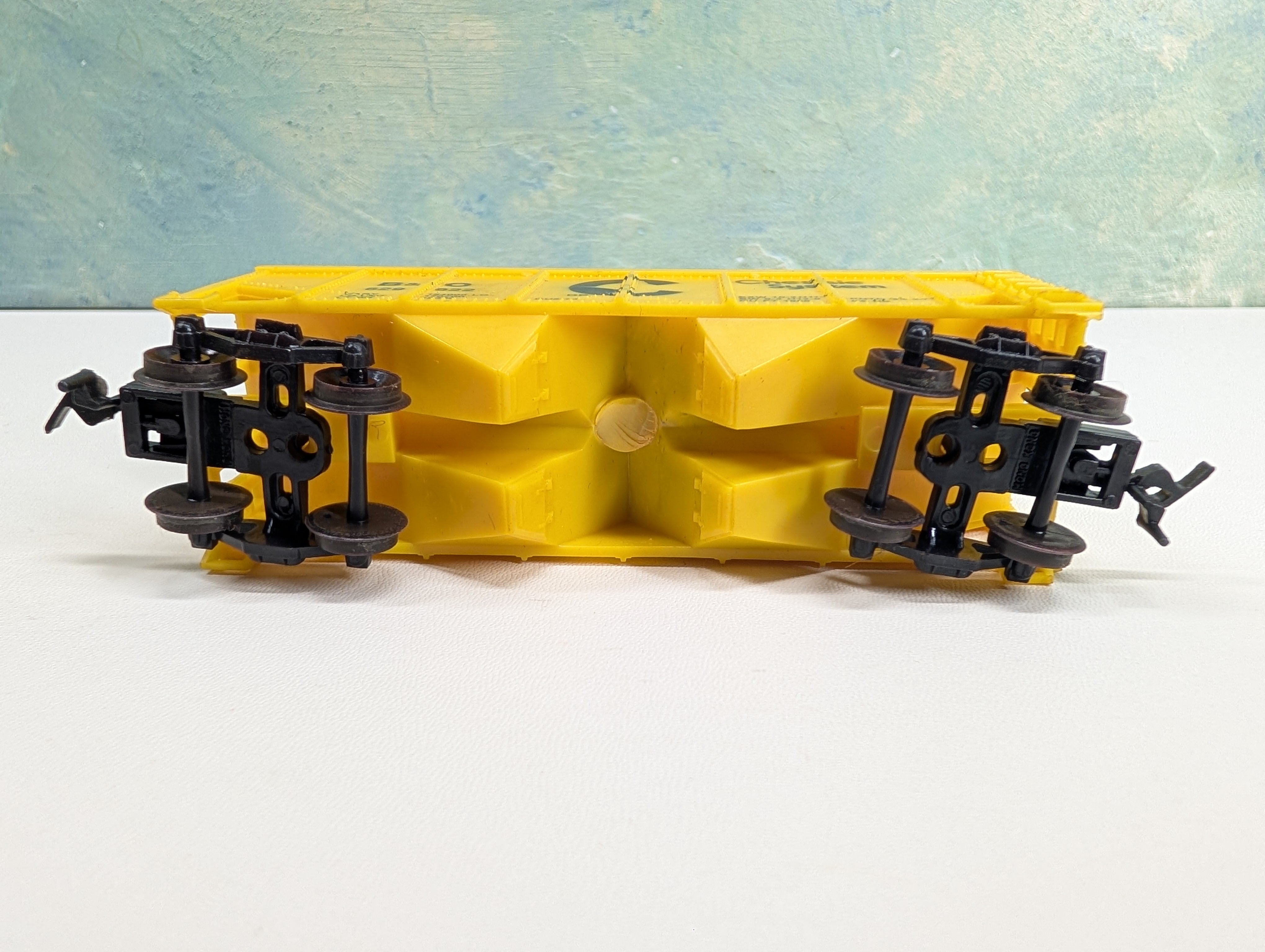 USED Life-Like HO Scale 2 Bay Covered Hopper Chessie System B&O #629822