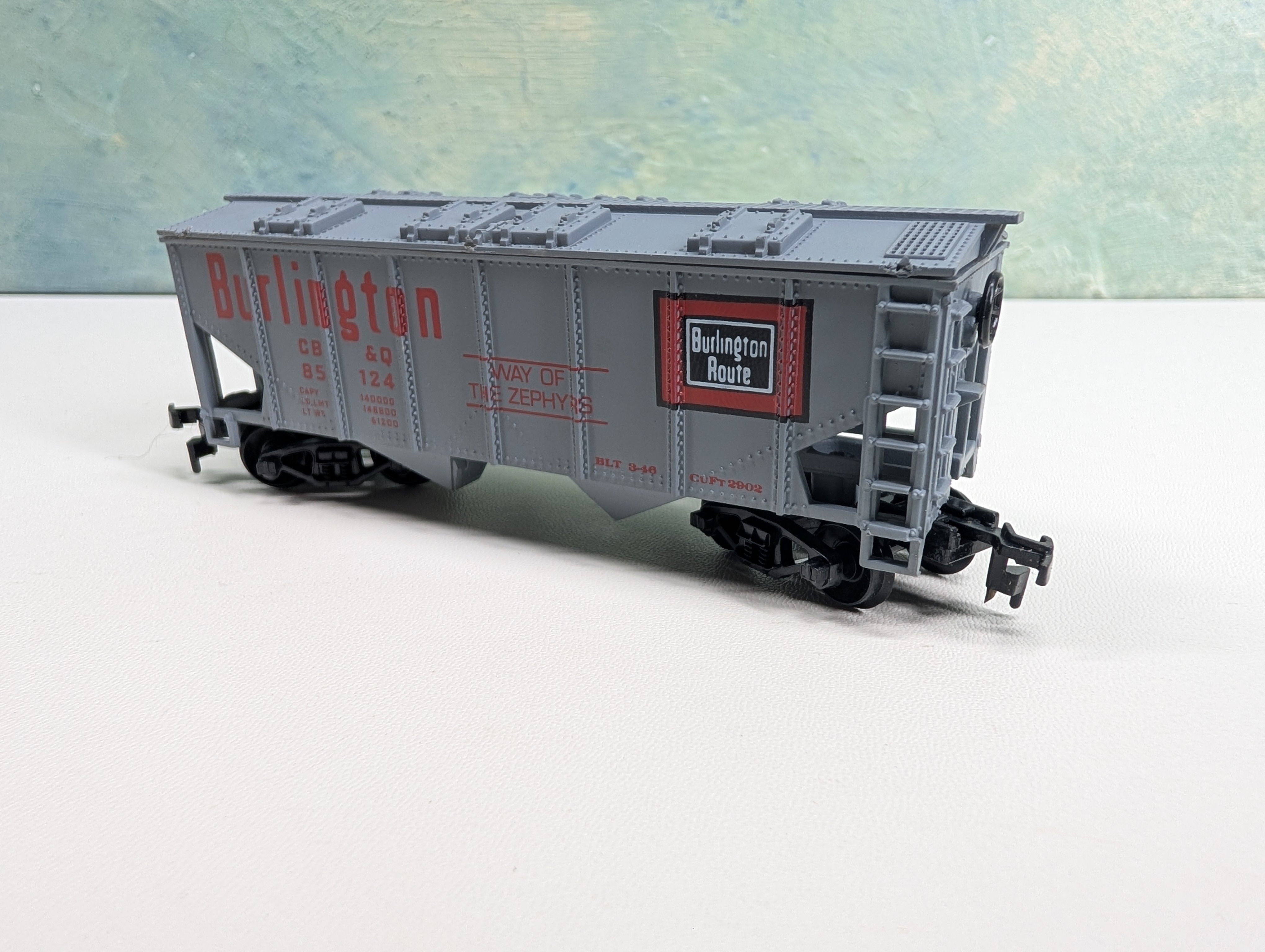 USED Life-Like HO Scale 2 Bay Covered Hopper Burlington CB&Q #85124