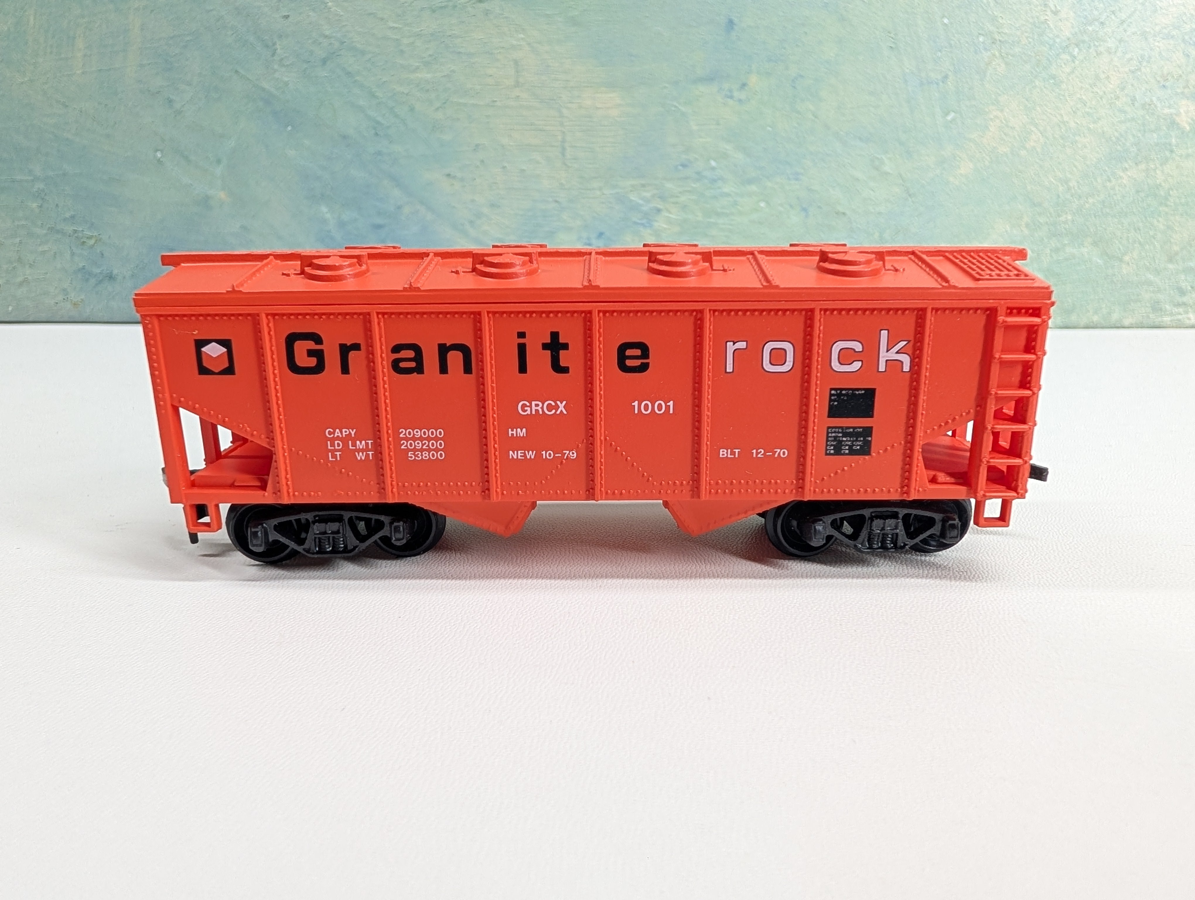 USED Model Power HO Scale 2 Bay Covered Hopper Granite Rock GRCX #1001 RARE