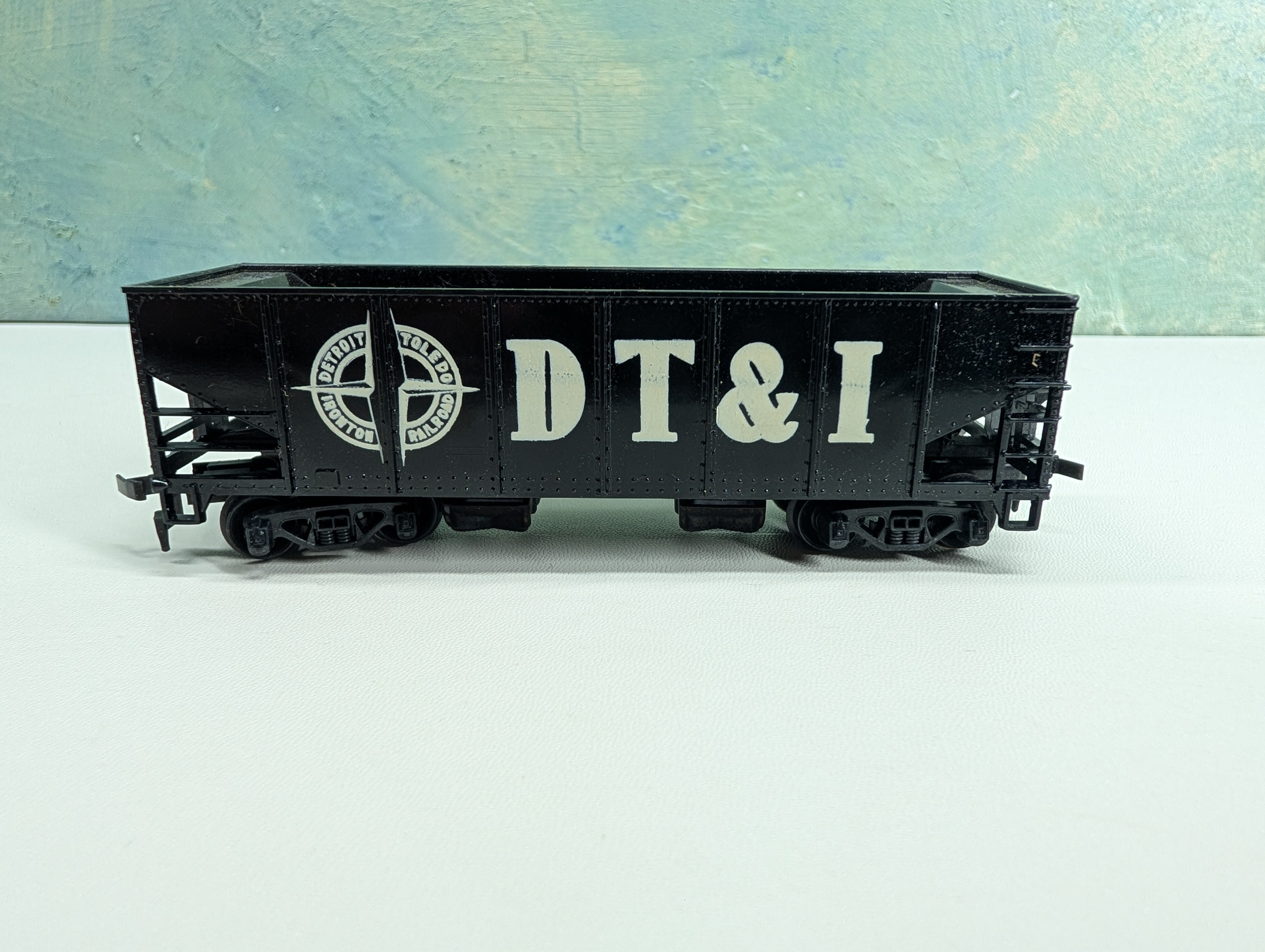 USED Tyco HO Scale Operating Hopper Detroit, Toledo & Ironton DT&I