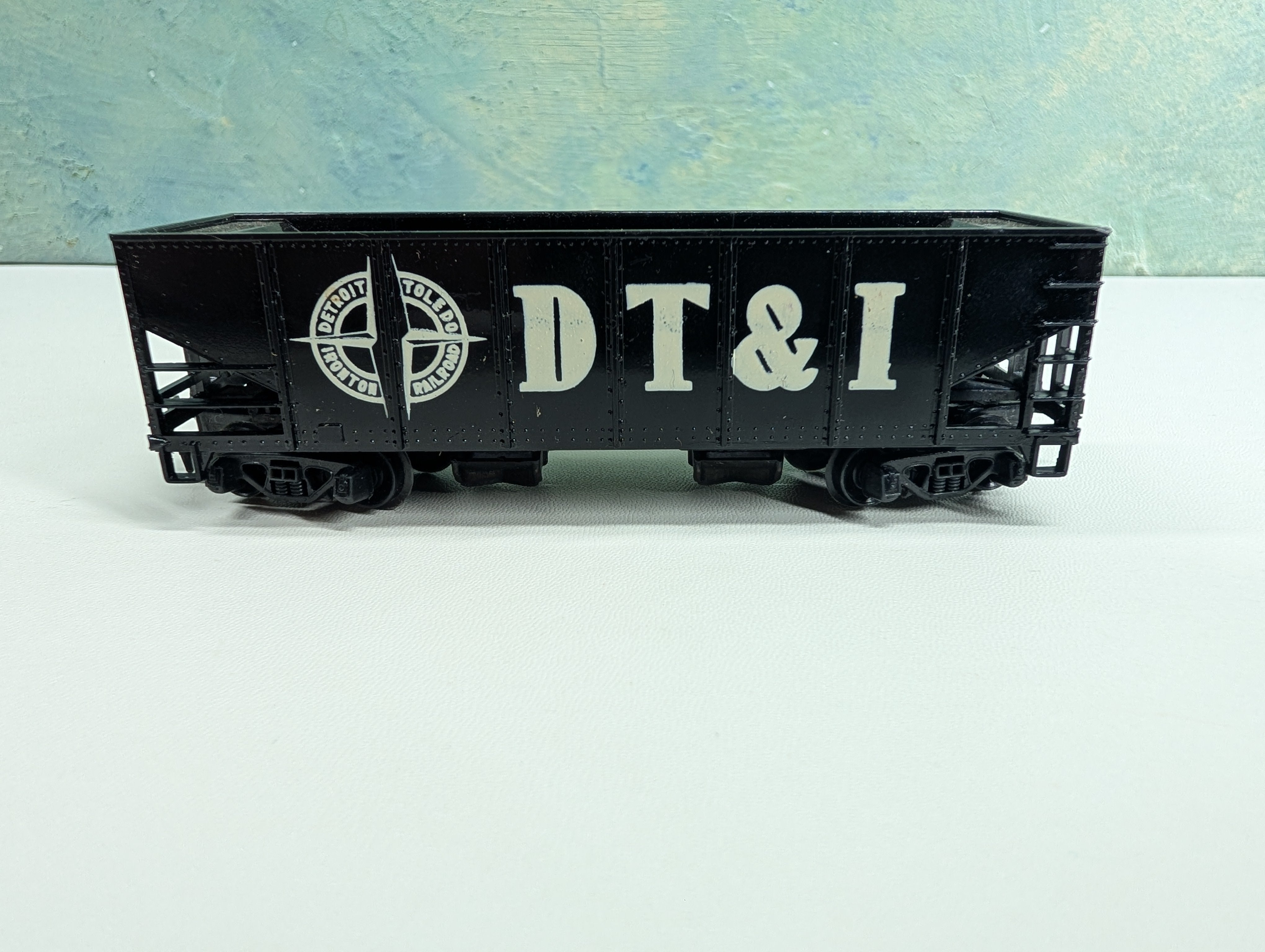 USED Tyco HO Scale Operating Hopper Detroit, Toledo & Ironton DT&I