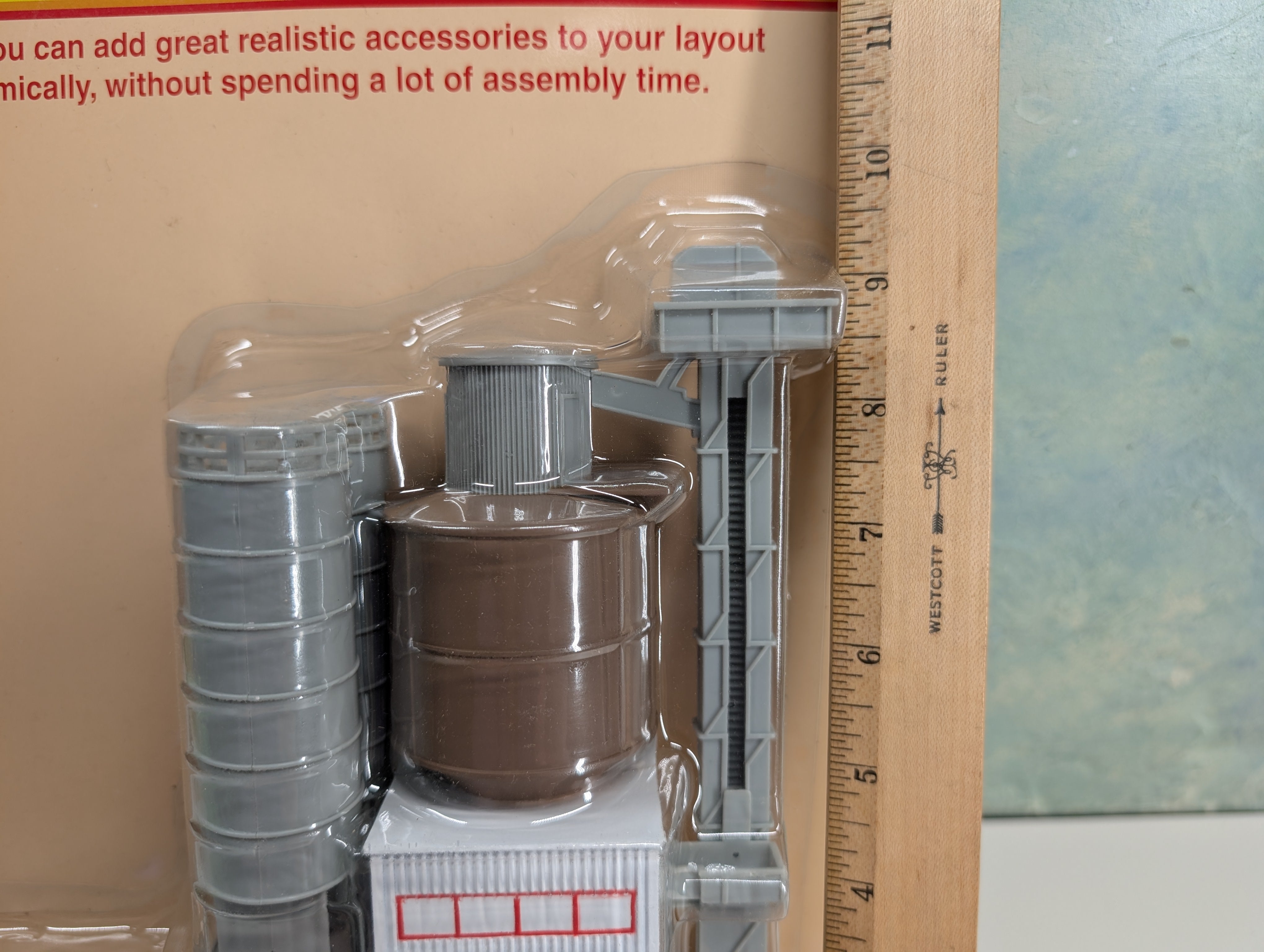 IHC 902 HO Scale Cement Plant with Platform (sealed)