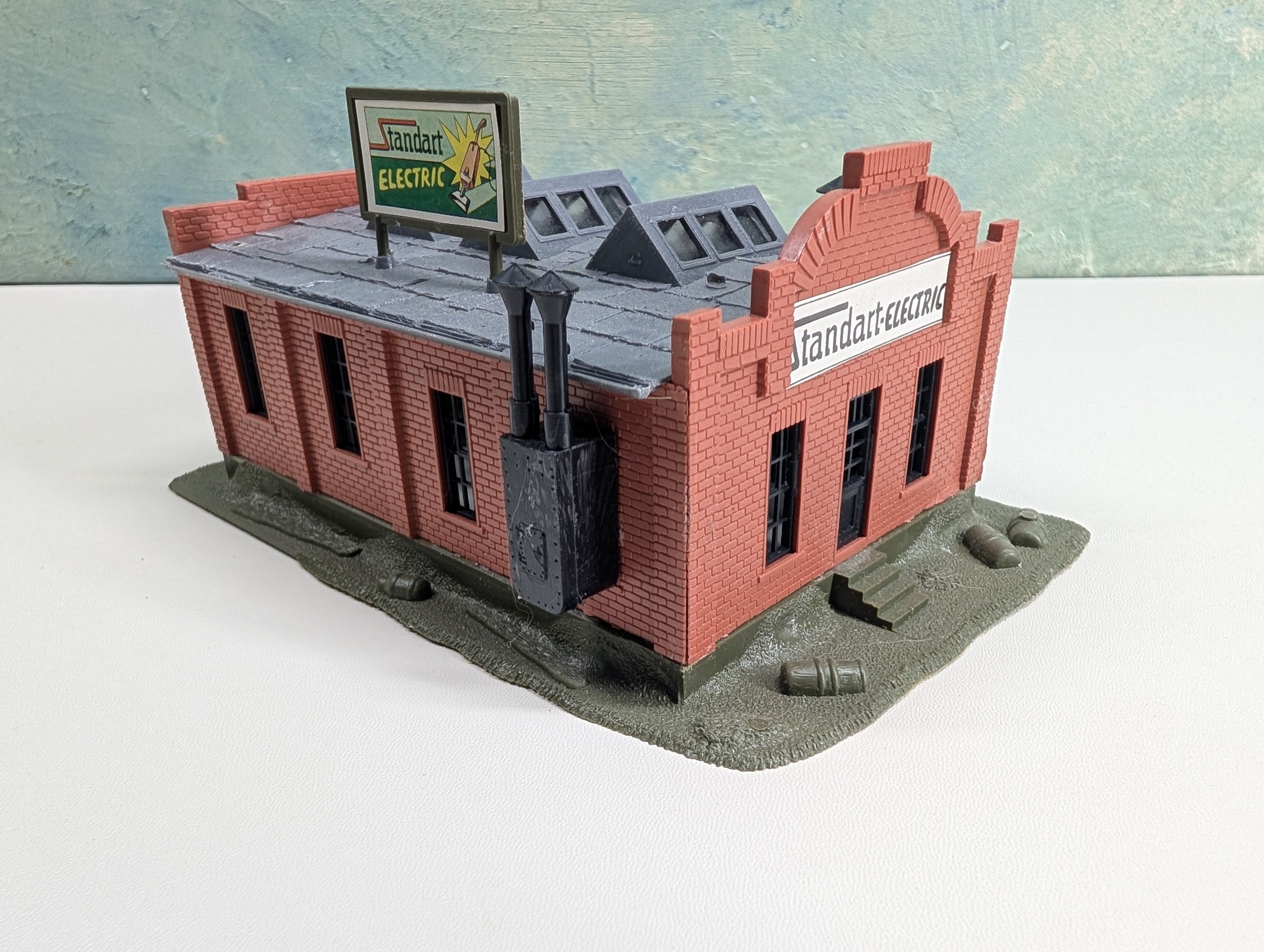 USED Tyco HO Scale Standart Electric, Brick Building