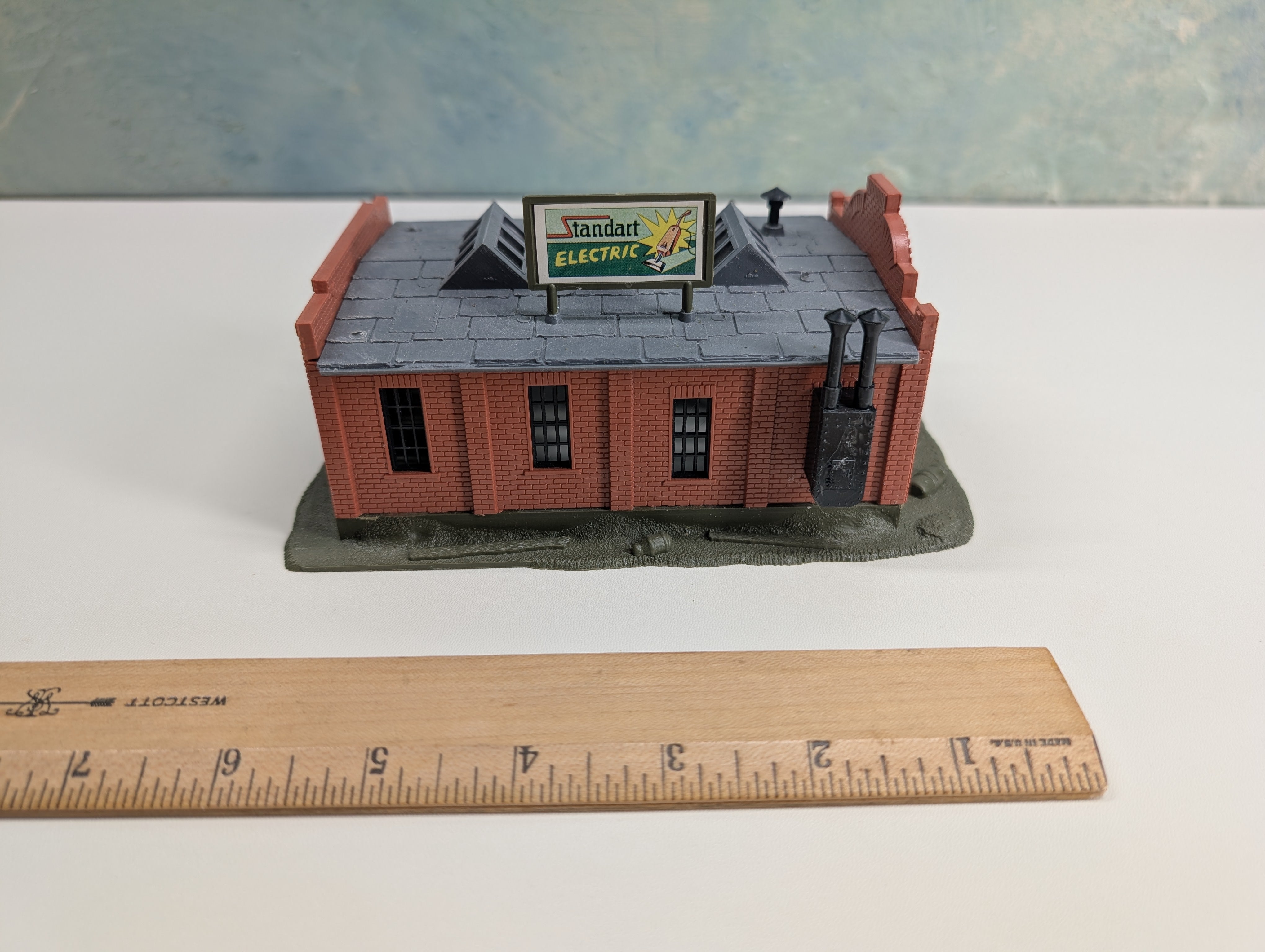 USED Tyco HO Scale Standart Electric, Brick Building