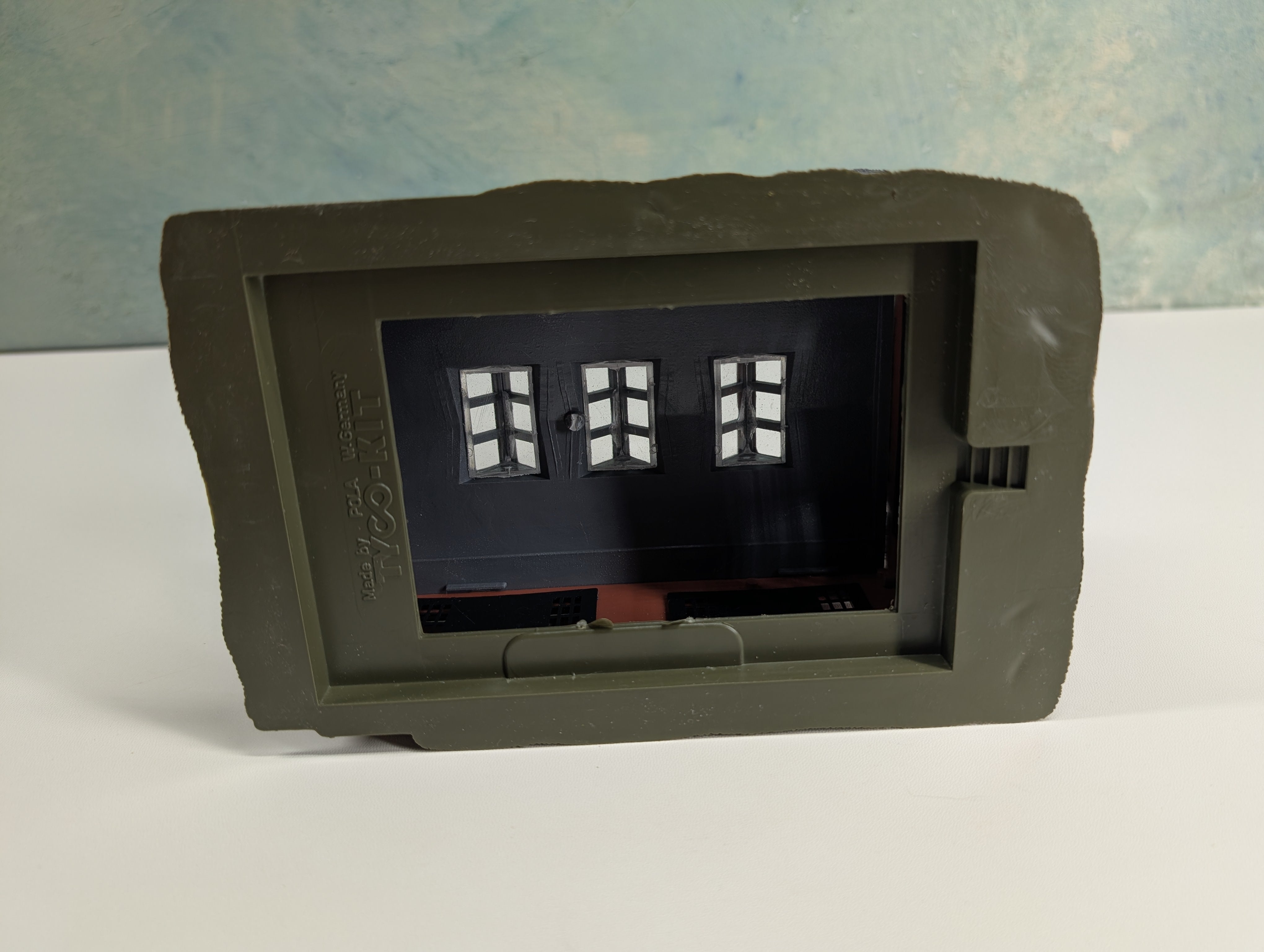 USED Tyco HO Scale Standart Electric, Brick Building