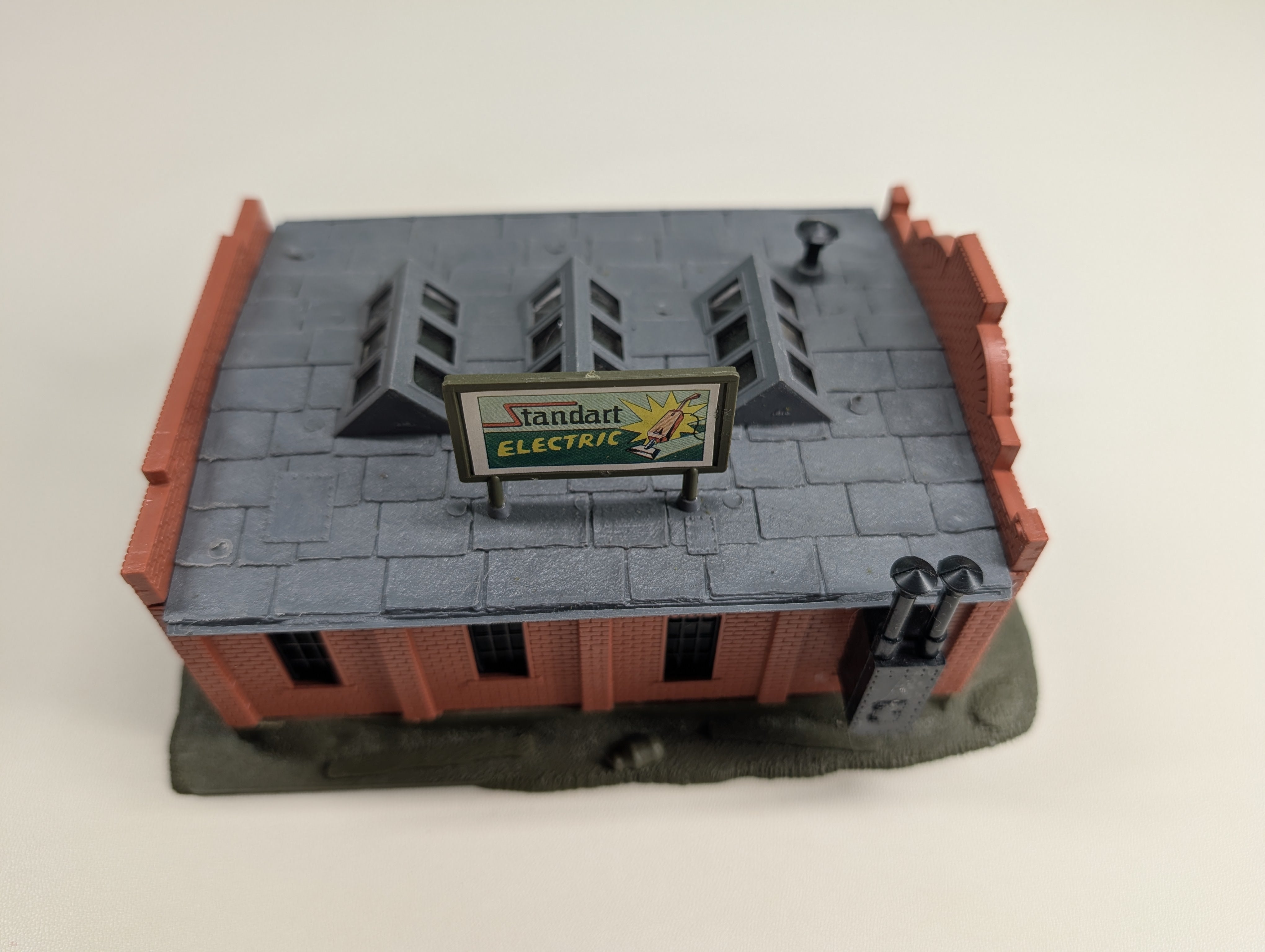 USED Tyco HO Scale Standart Electric, Brick Building