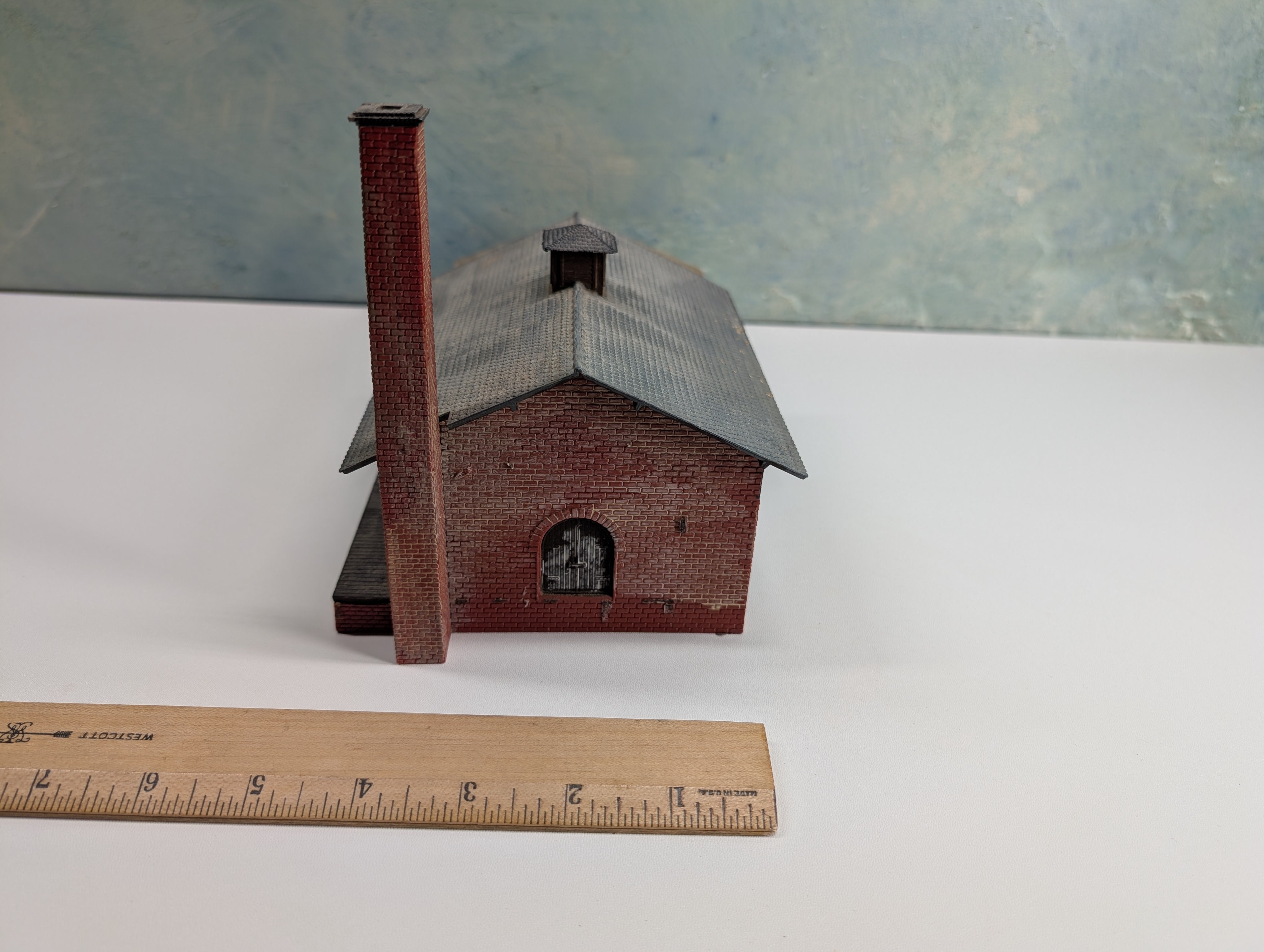 USED Tyco HO Scale Brick Building, Warehouse, Weathered