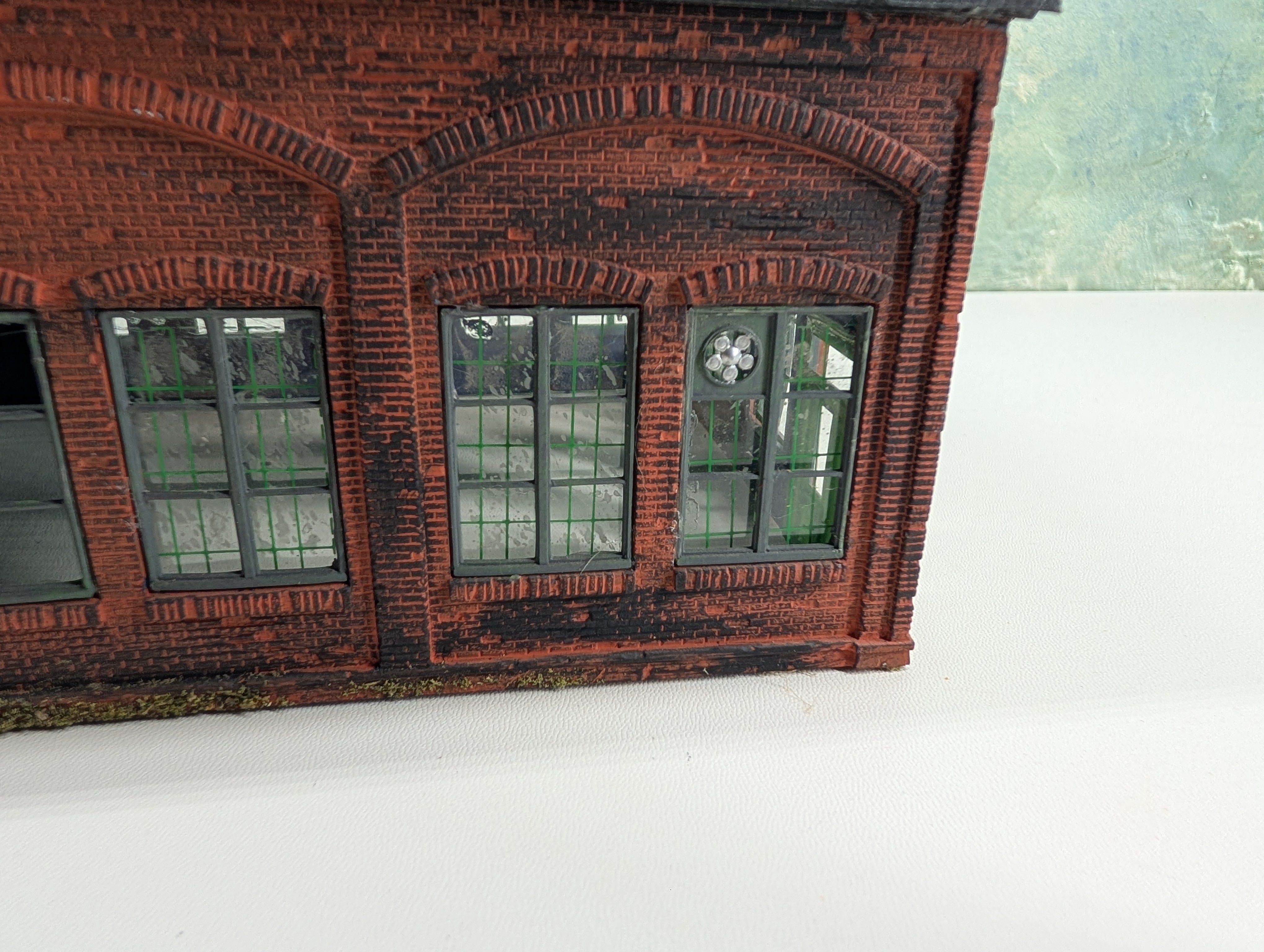 USED HO Scale Abdondoned Brick Warehouse Weathered