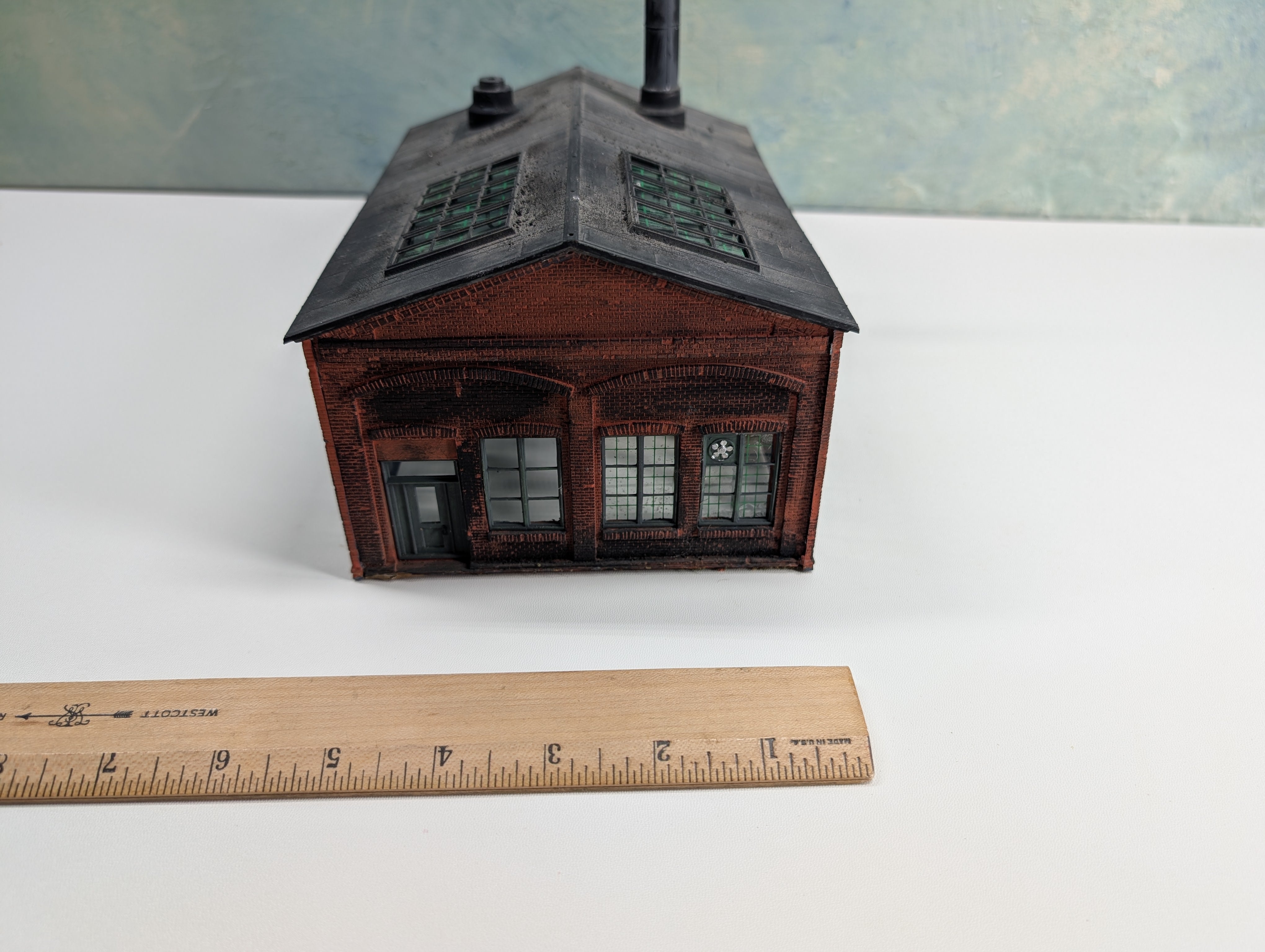 USED HO Scale Abdondoned Brick Warehouse Weathered
