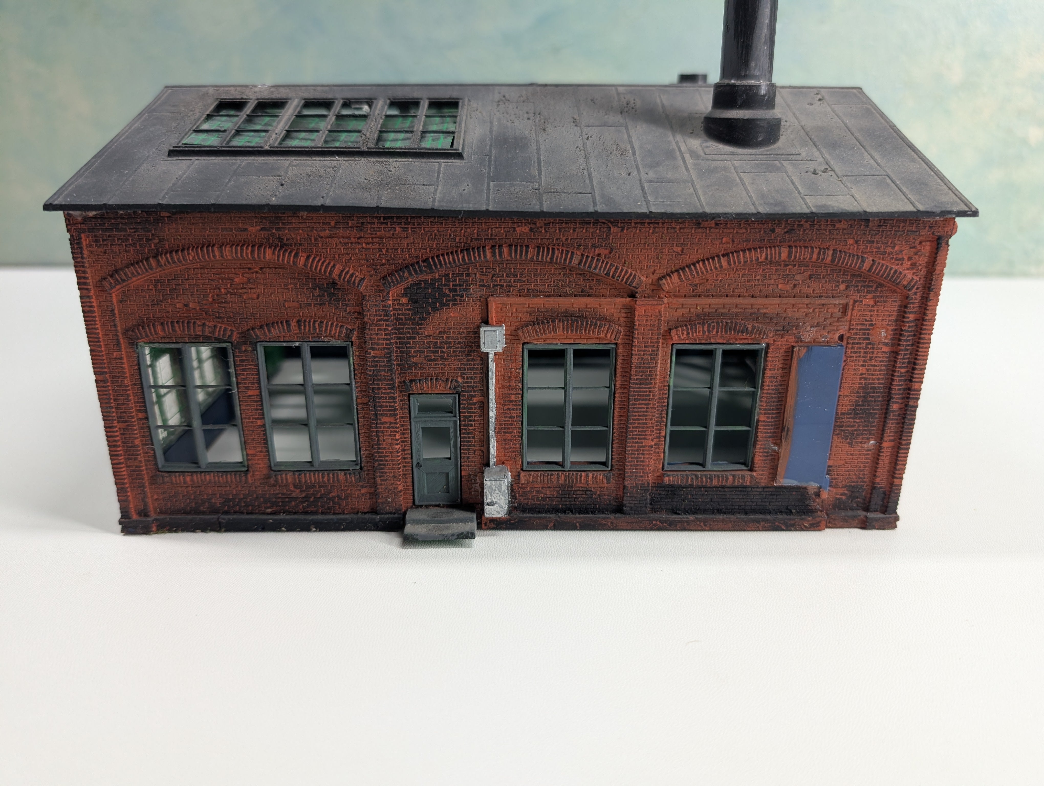 USED HO Scale Abdondoned Brick Warehouse Weathered