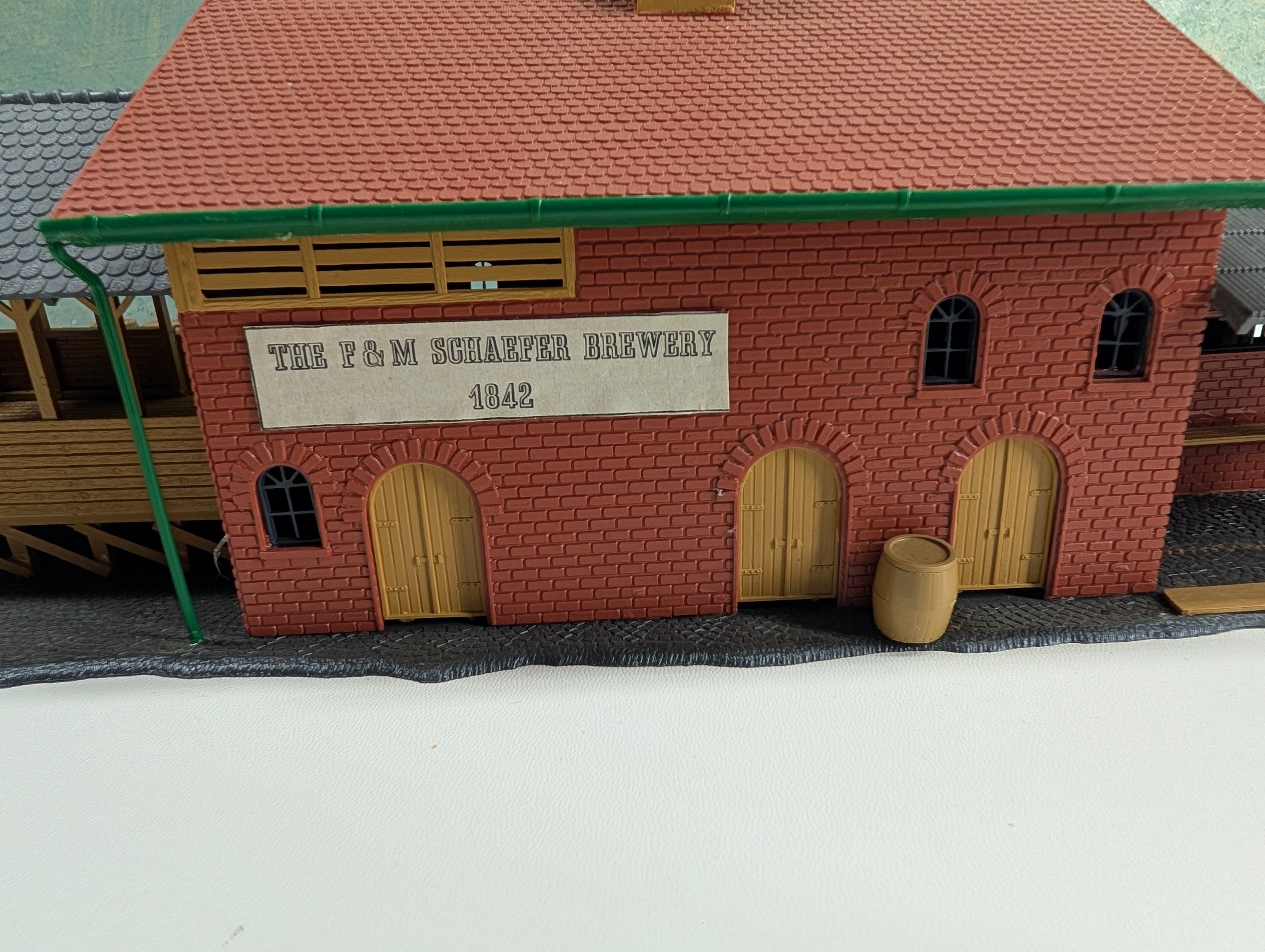 USED Tyco HO Scale F&M Schaefer Brewery 1842