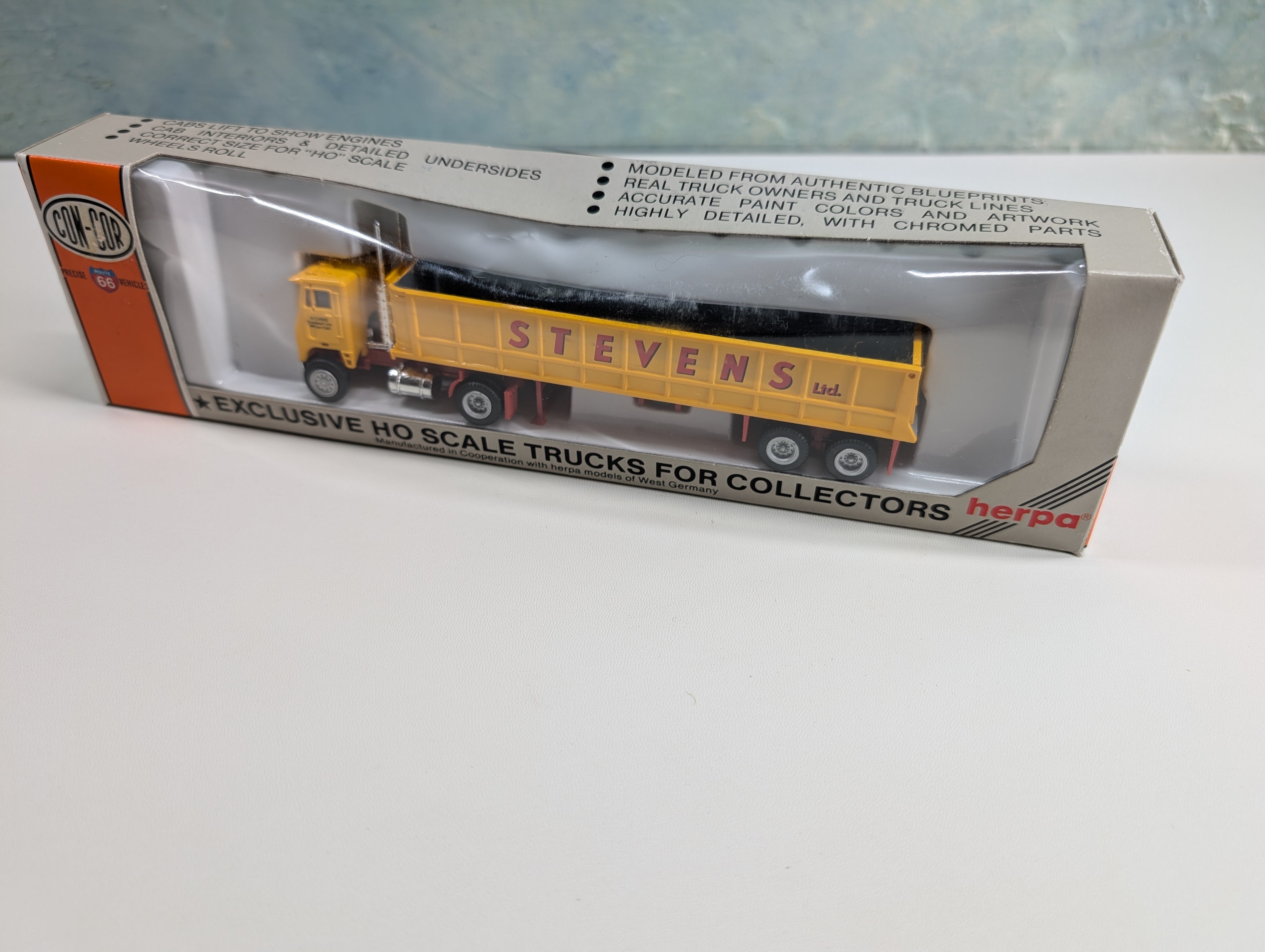 Con-Cor #0004-001002 HO Scale Herpa Steven's Trucking Tractor & Dump Trailer