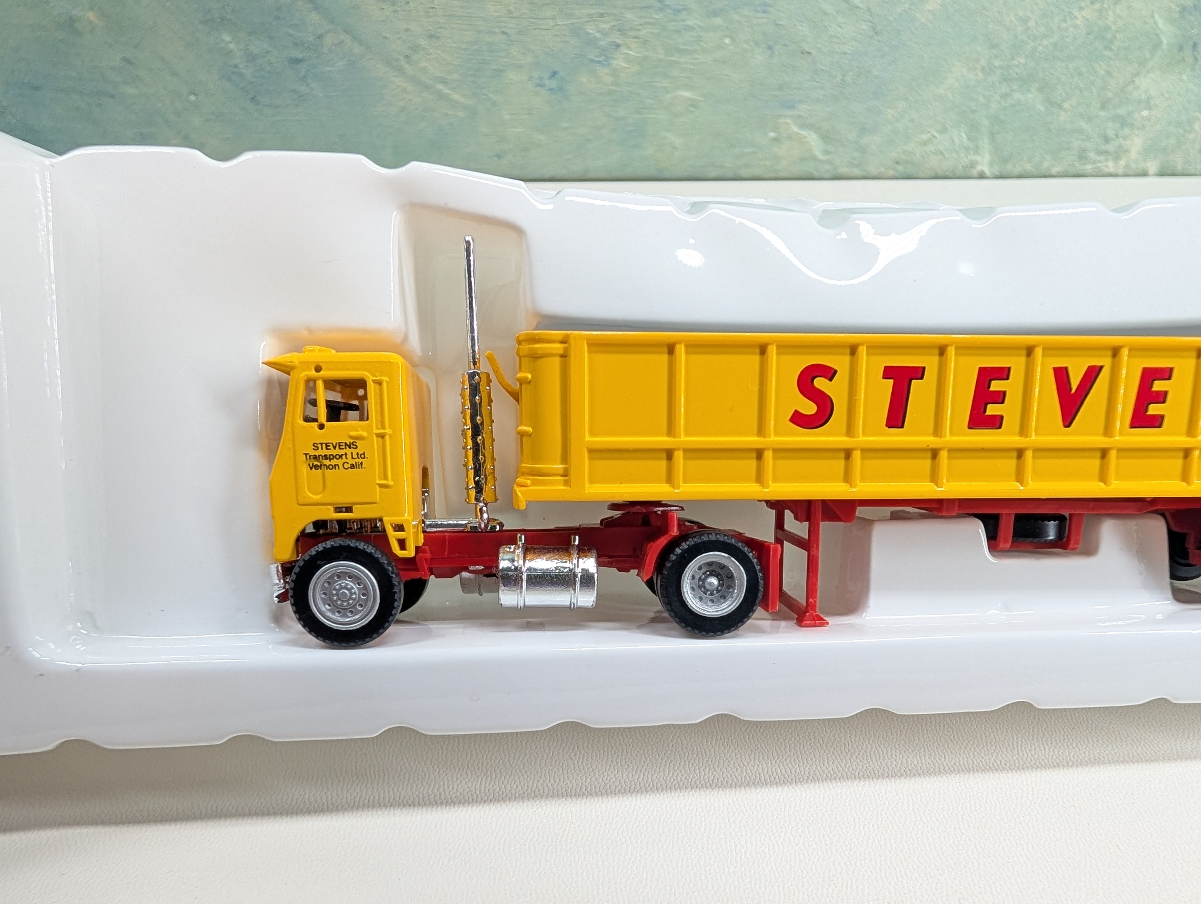 Con-Cor #0004-001002 HO Scale Herpa Steven's Trucking Tractor & Dump Trailer