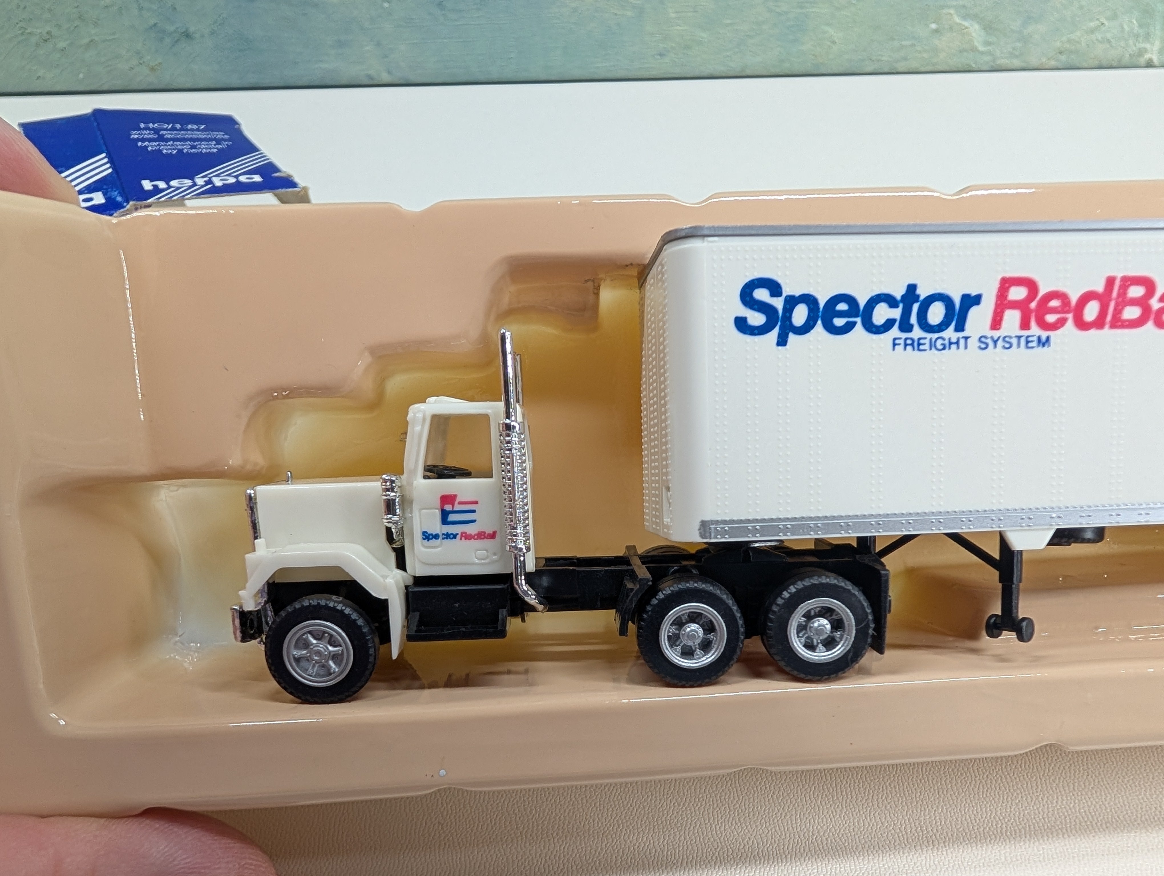 Herpa 6085 HO Scale GMC Spector Redball Tractor Trailer