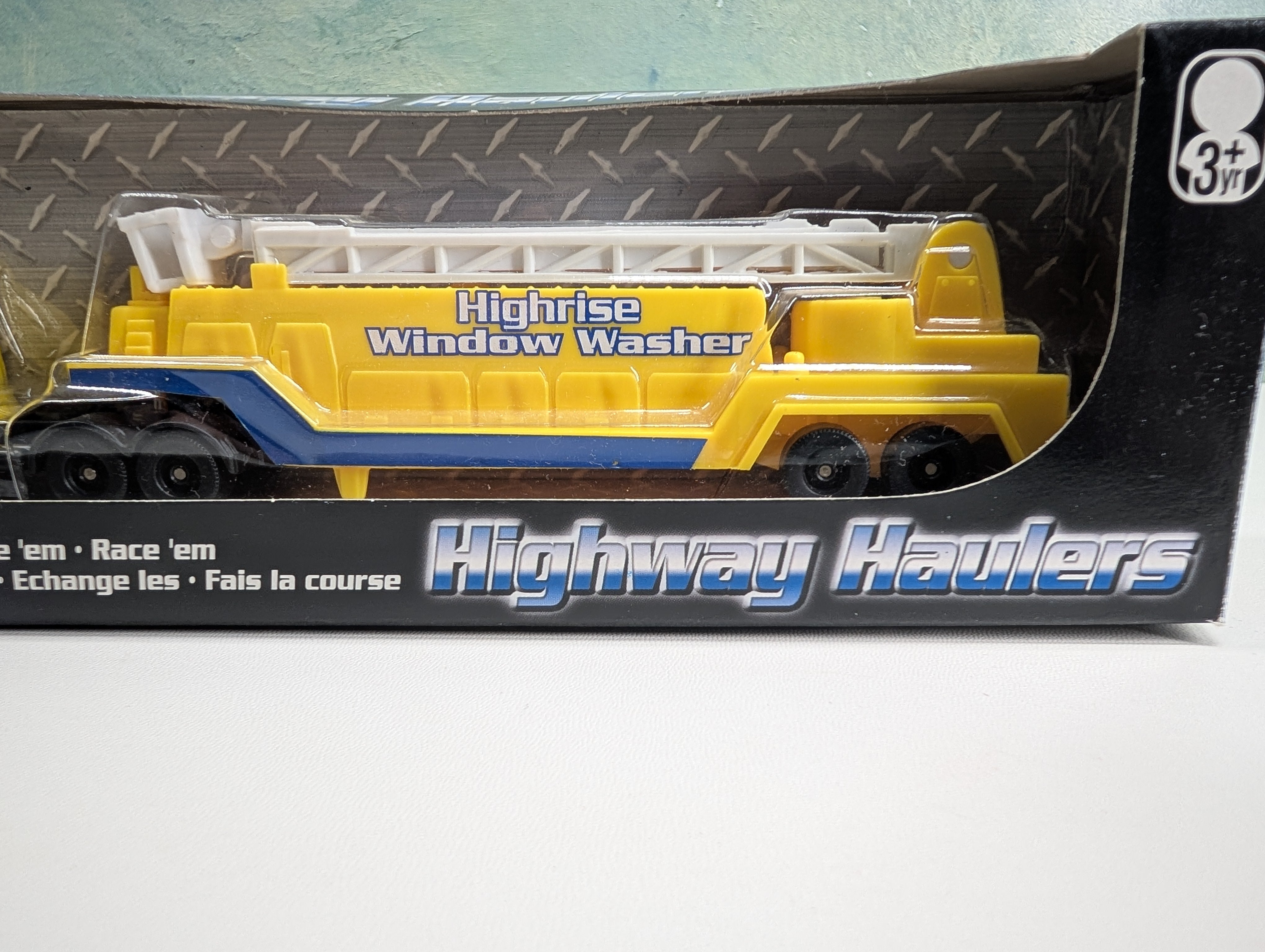 Maisto HO Scale Highrise Window Washer Truck Highway Haulers