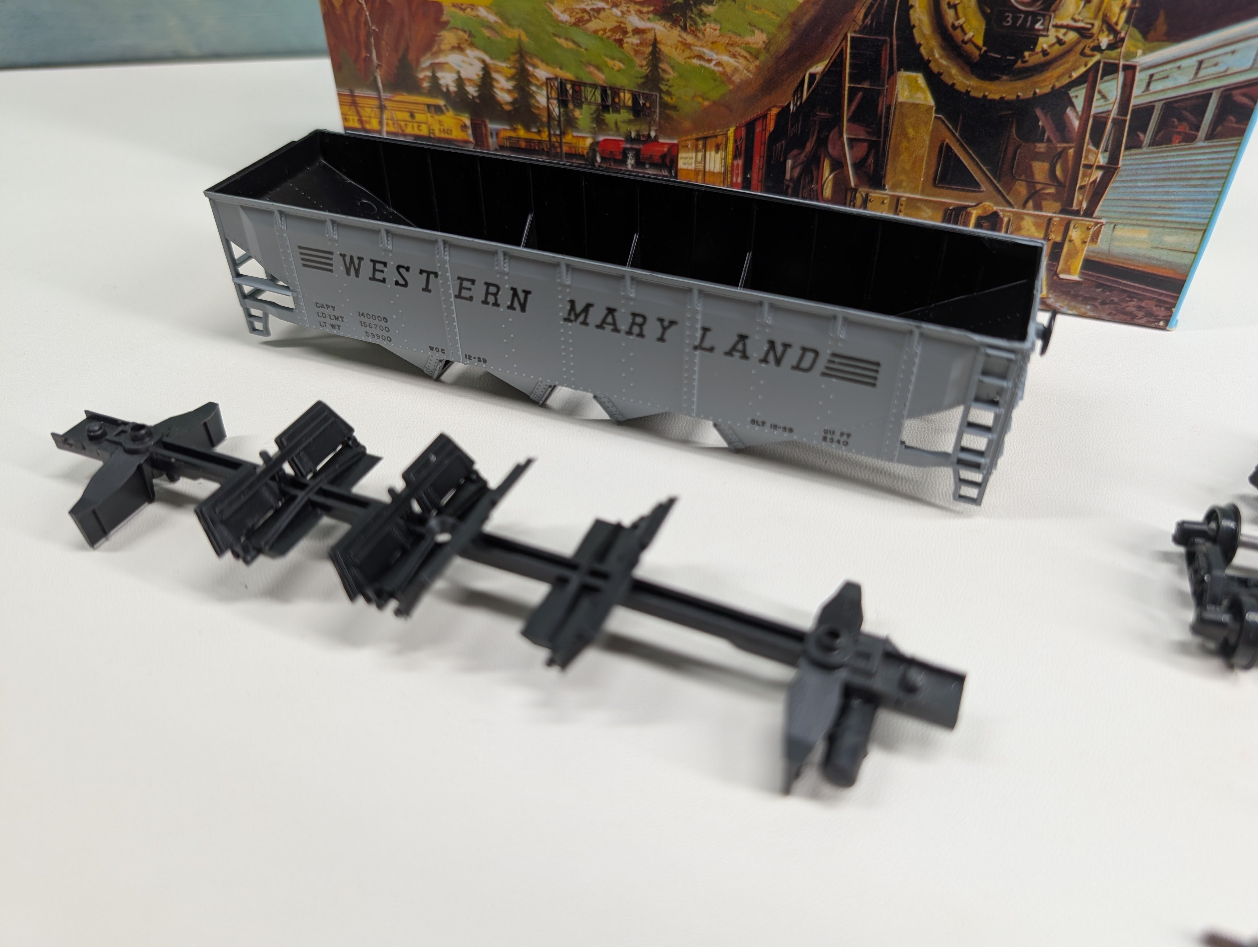 USED Athearn 1727 HO Scale 4 Bay Operating Hopper Western Maryland WM KIT