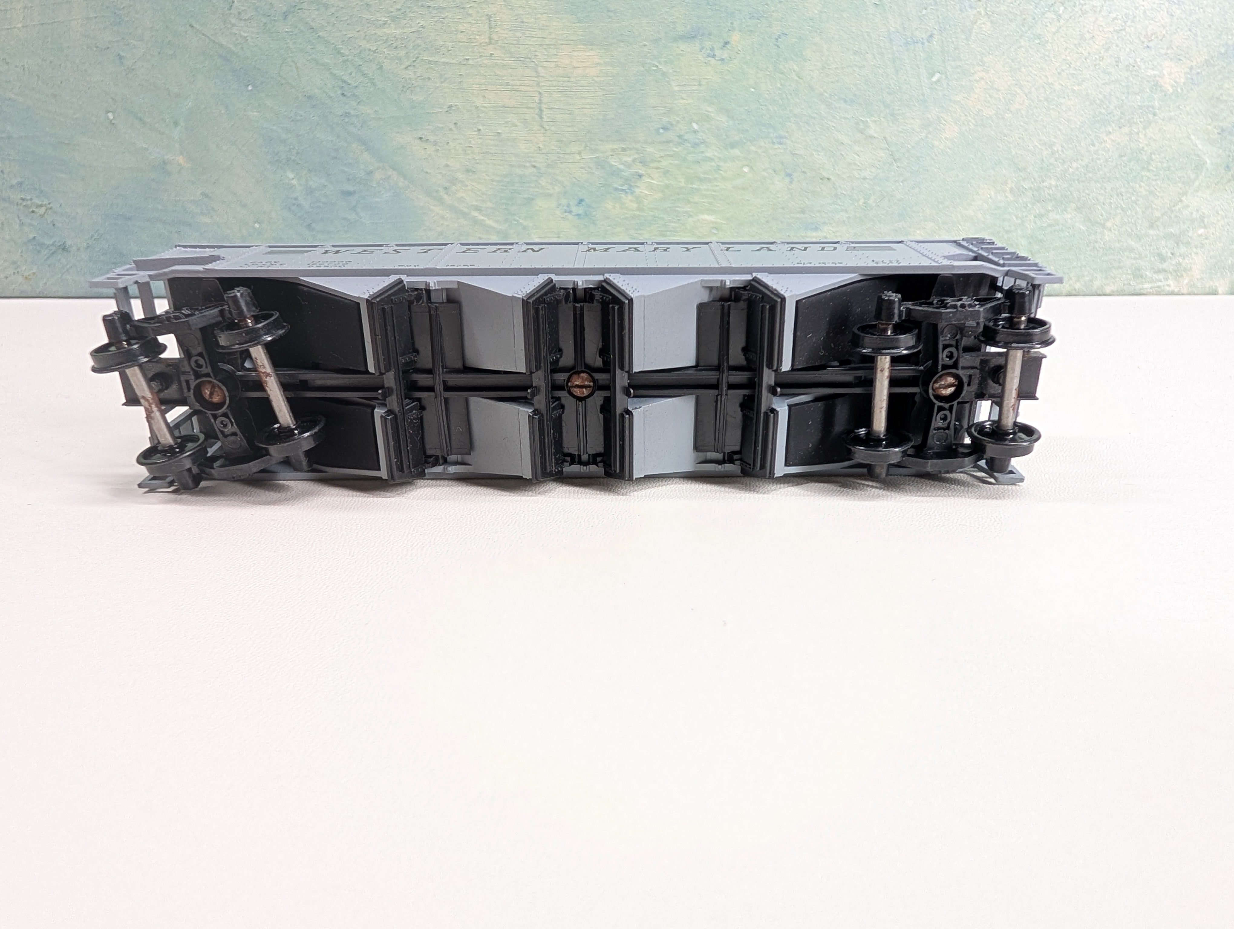 USED Athearn 1727 HO Scale 4 Bay Operating Hopper Western Maryland WM