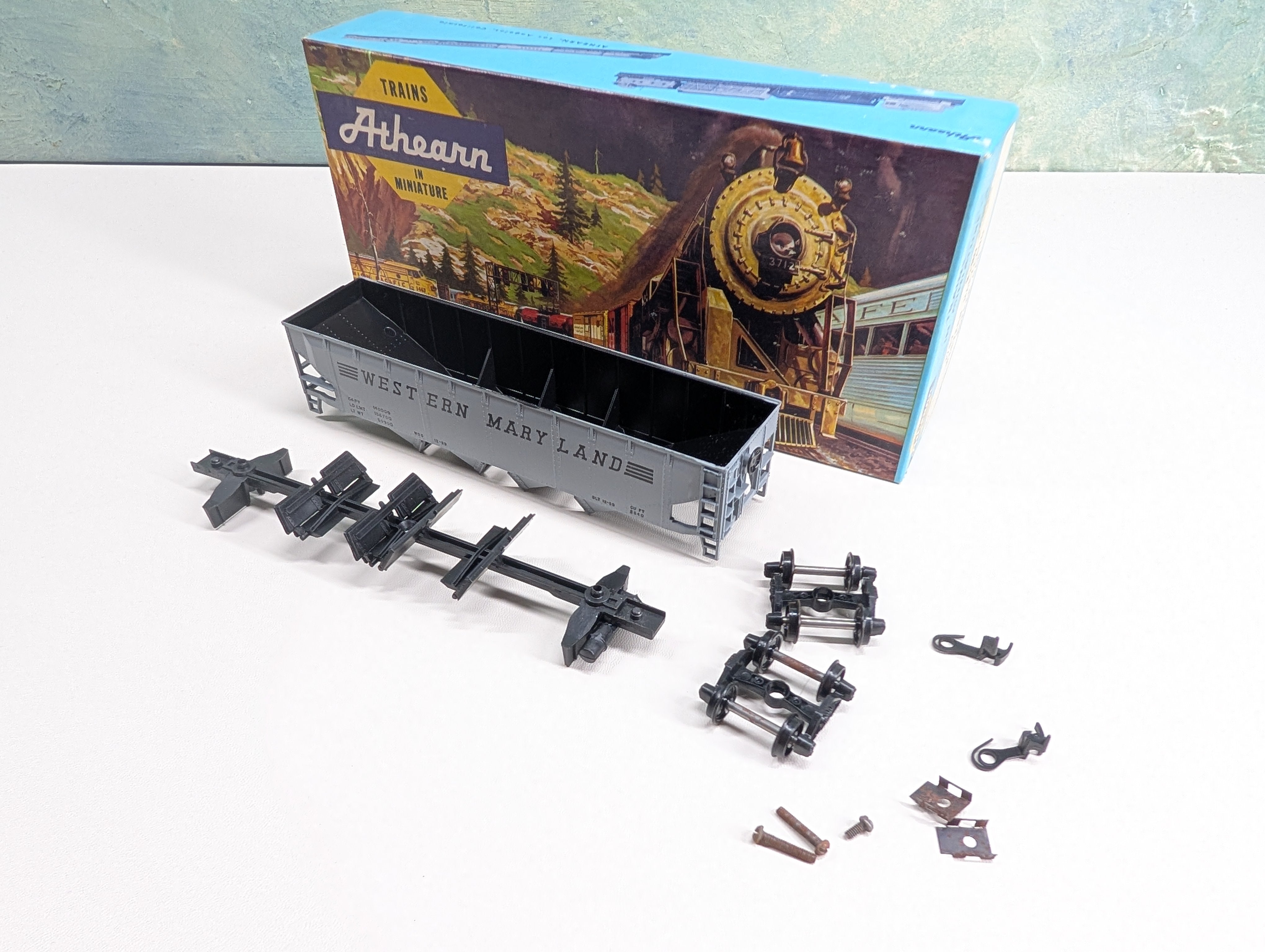 USED Athearn 1727 HO Scale 4 Bay Operating Hopper Western Maryland WM KIT
