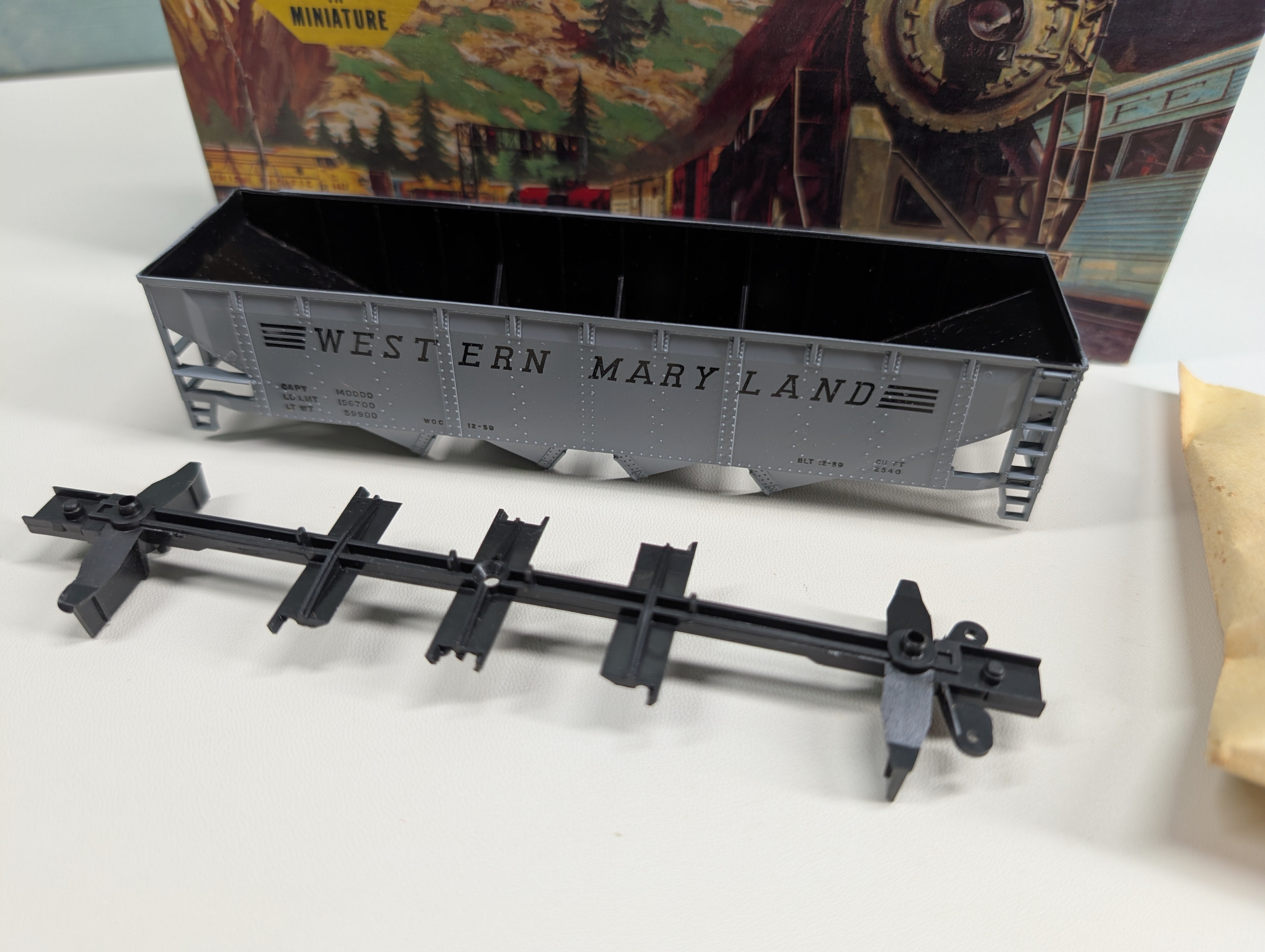 USED Athearn 1727 HO Scale 4 Bay Operating Hopper Western Maryland WM KIT