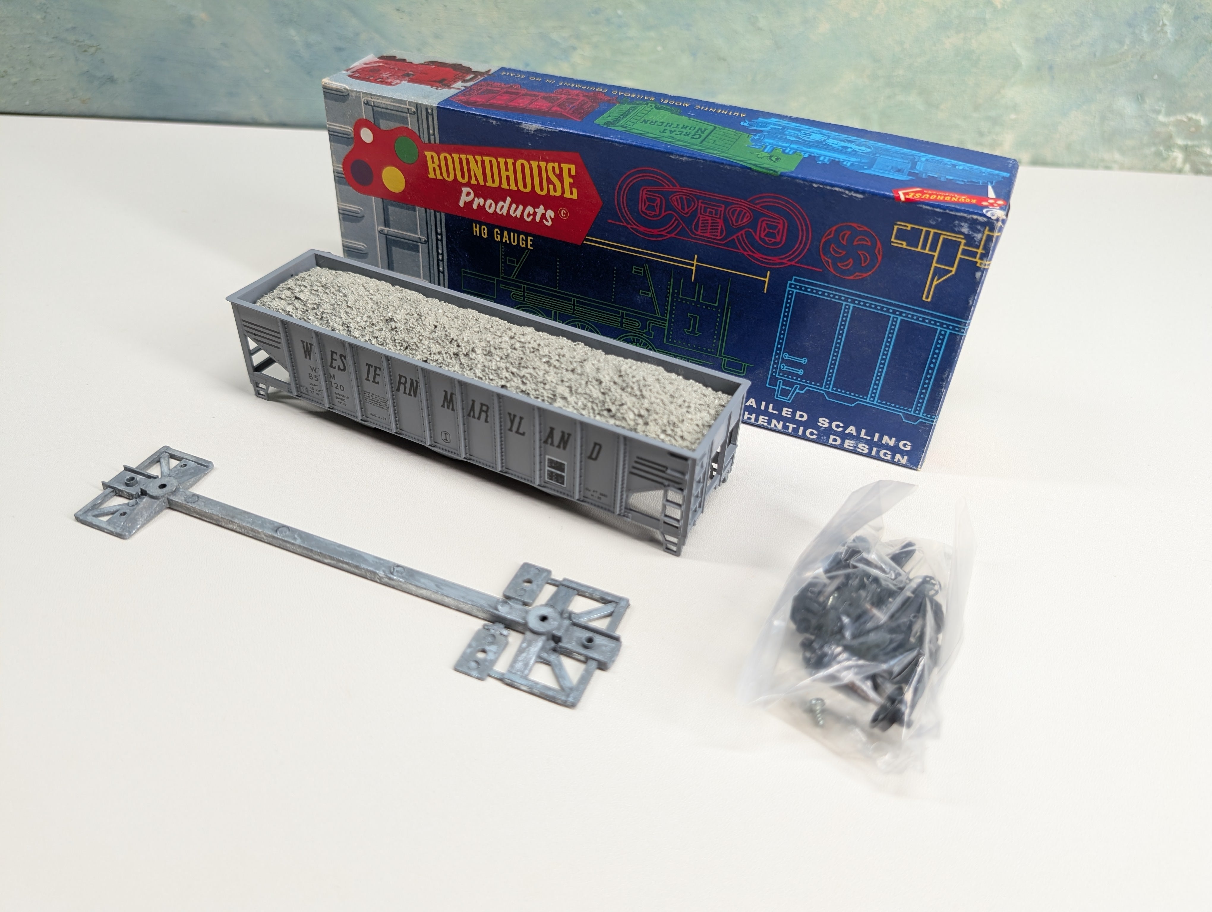 USED Roundhouse 1534 HO Scale 3 Bay Rib Side Hopper Western Maryland WM #85120 w/ Ballast Load KIT